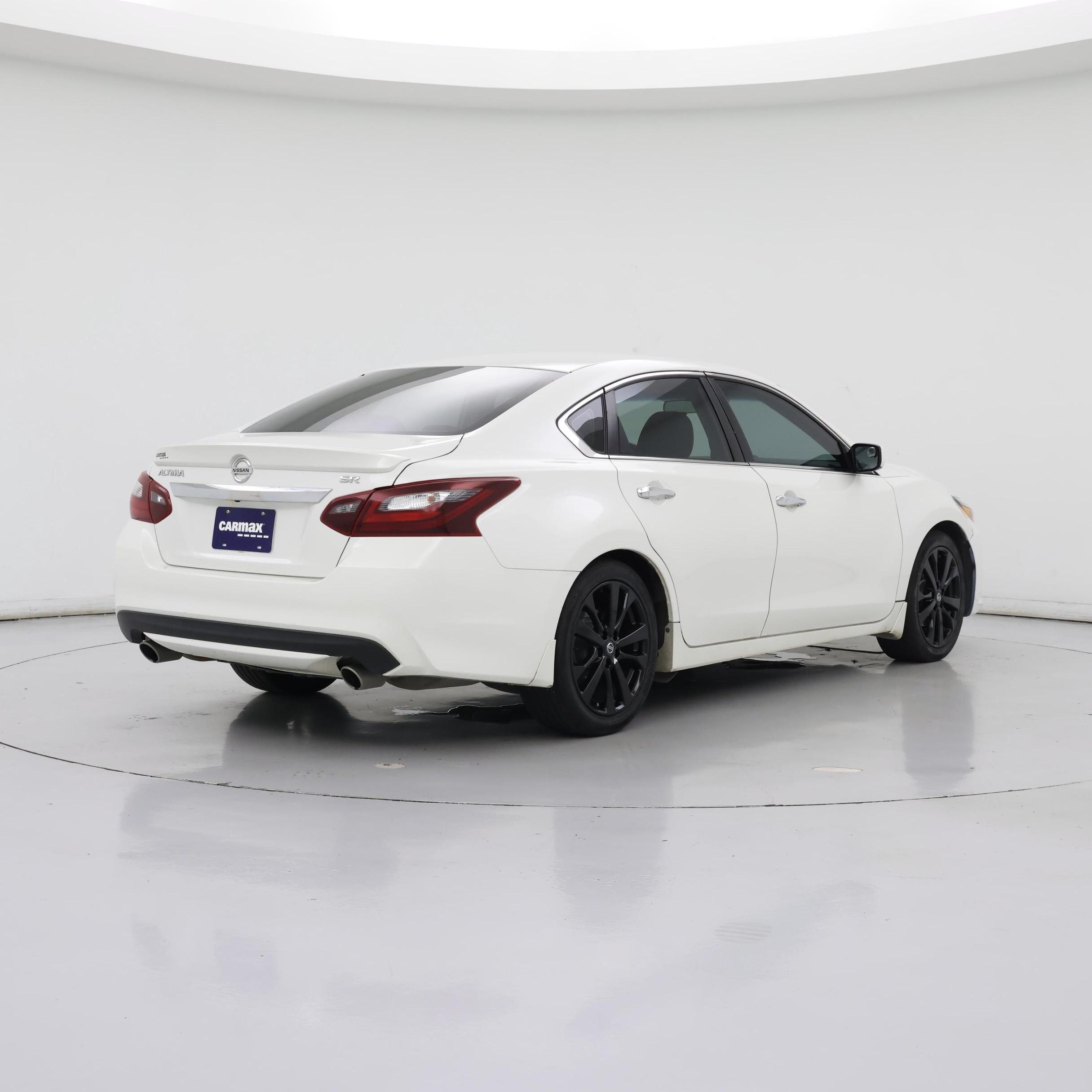 Thumbnail: 2017 Nissan Altima - 8