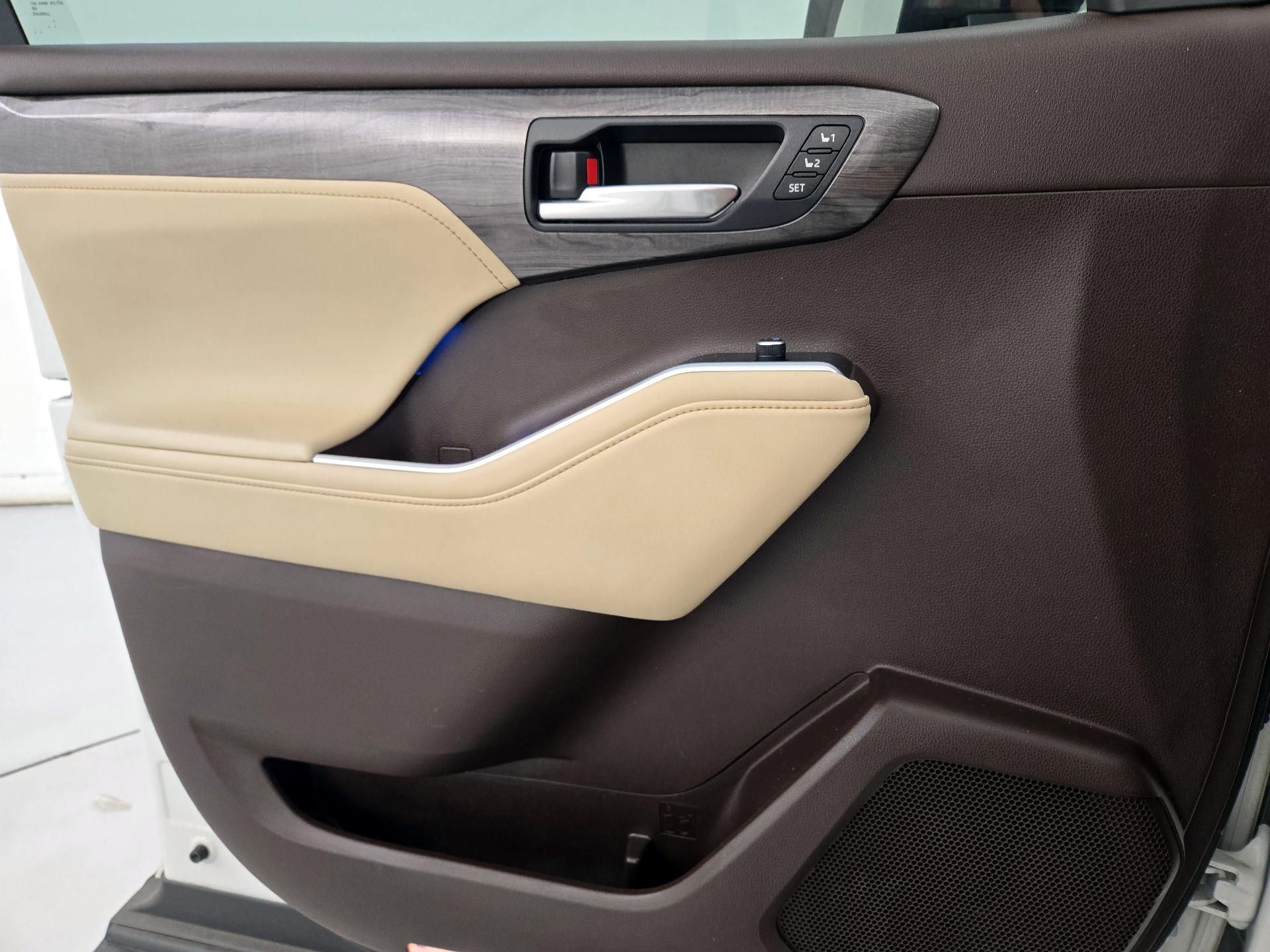 Thumbnail: 2021 Toyota Highlander - 12