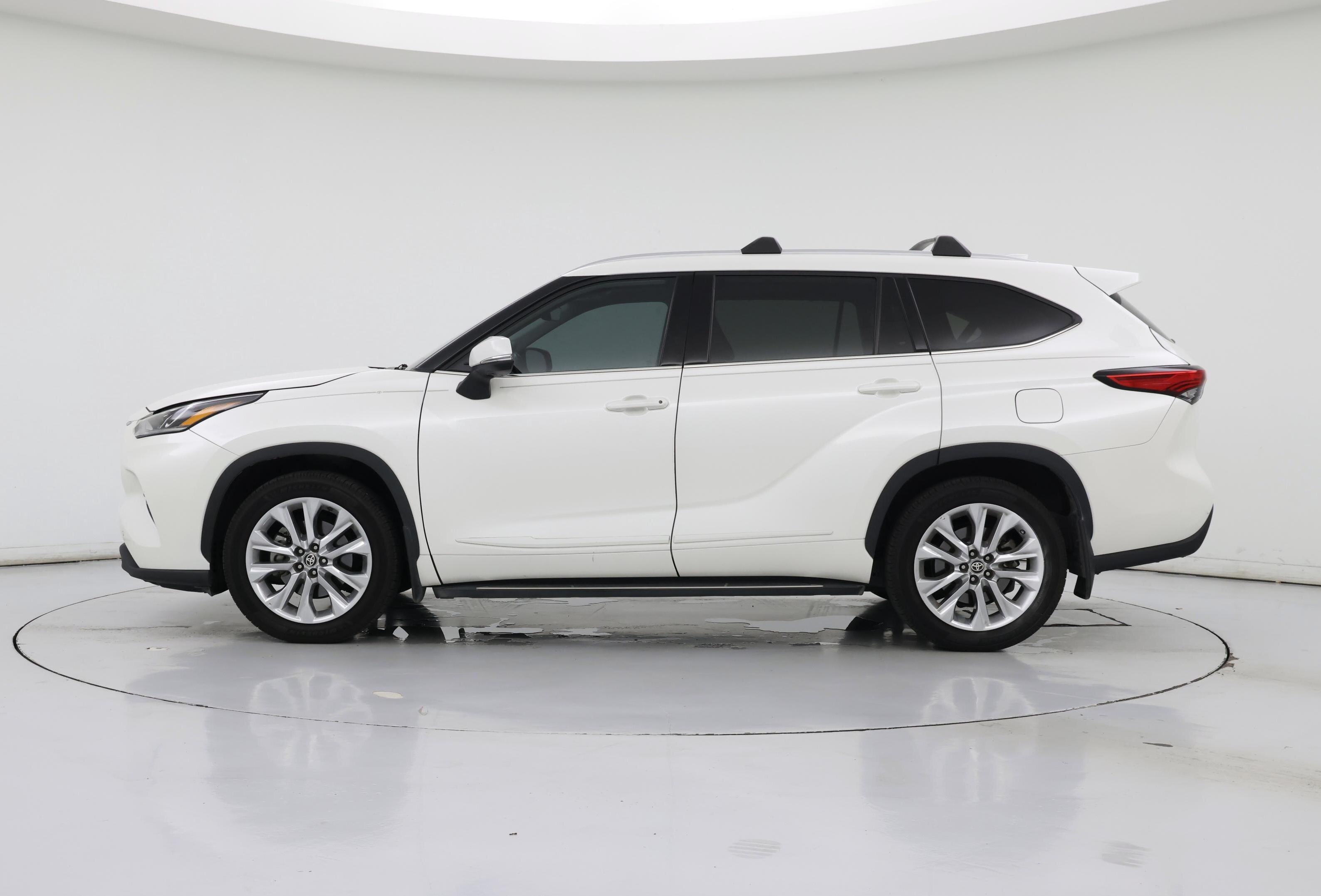 Thumbnail: 2021 Toyota Highlander - 3