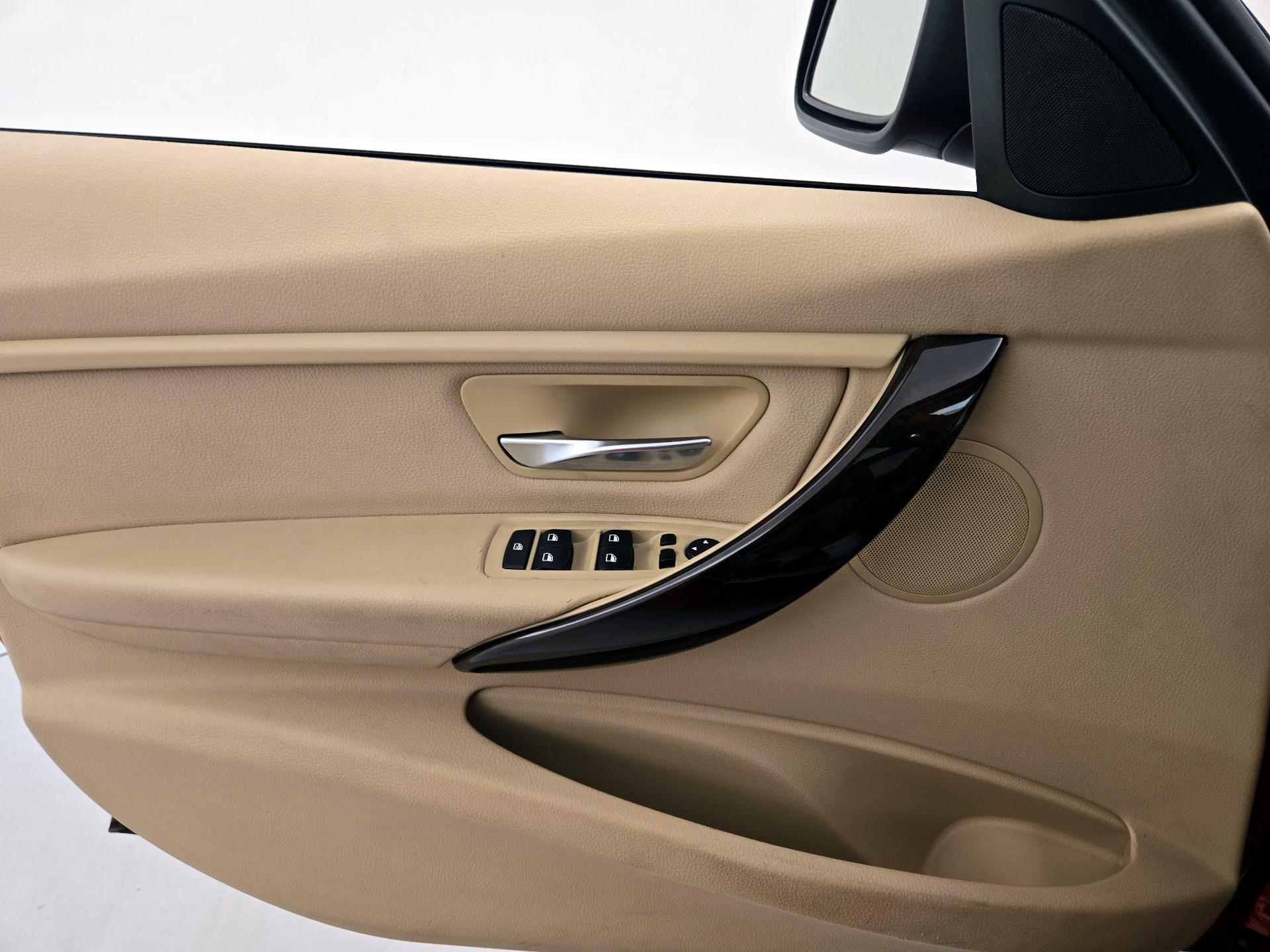 Thumbnail: 2015 BMW 3 Series - 12