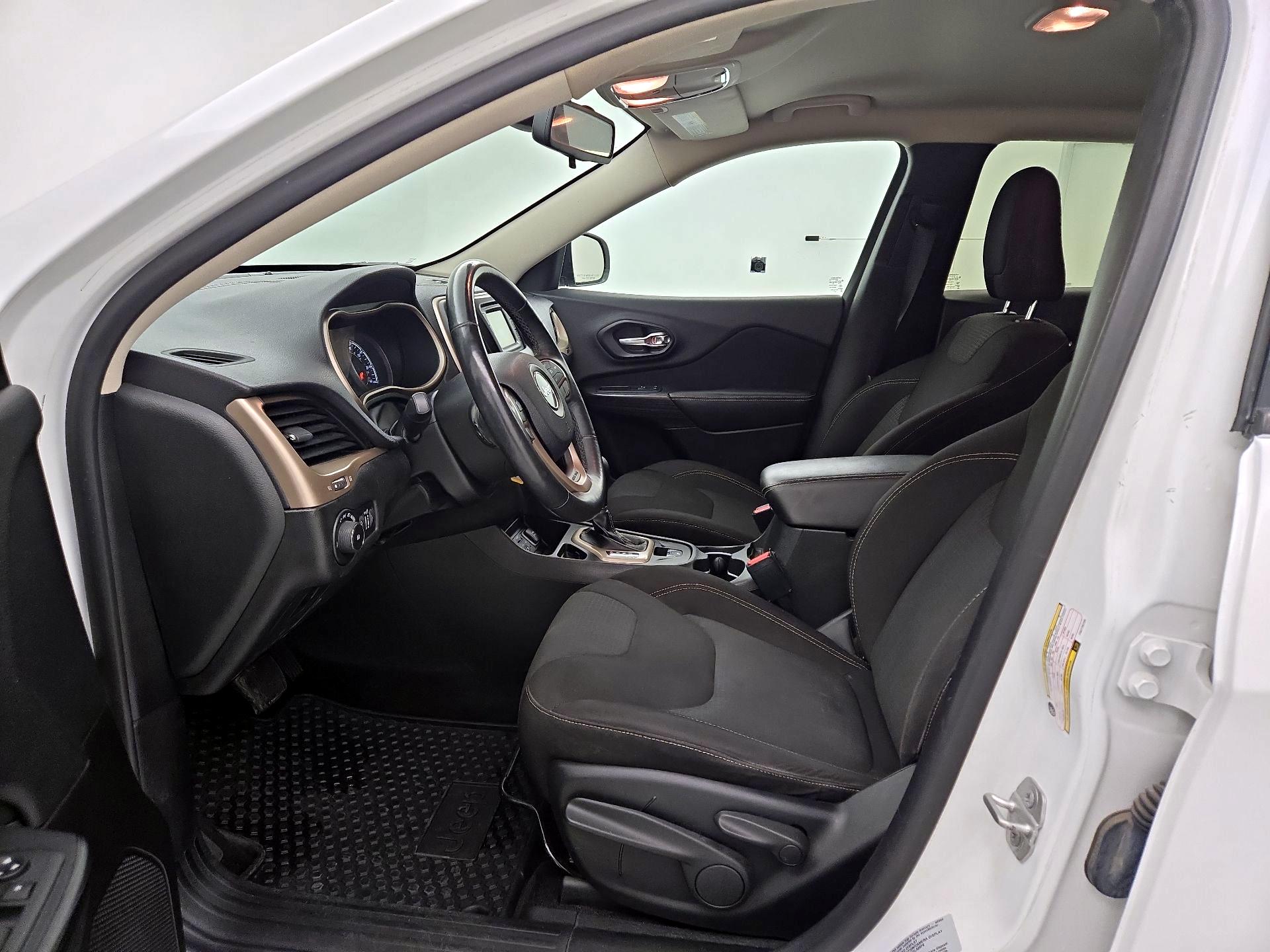 Thumbnail: 2015 Jeep Cherokee - 11