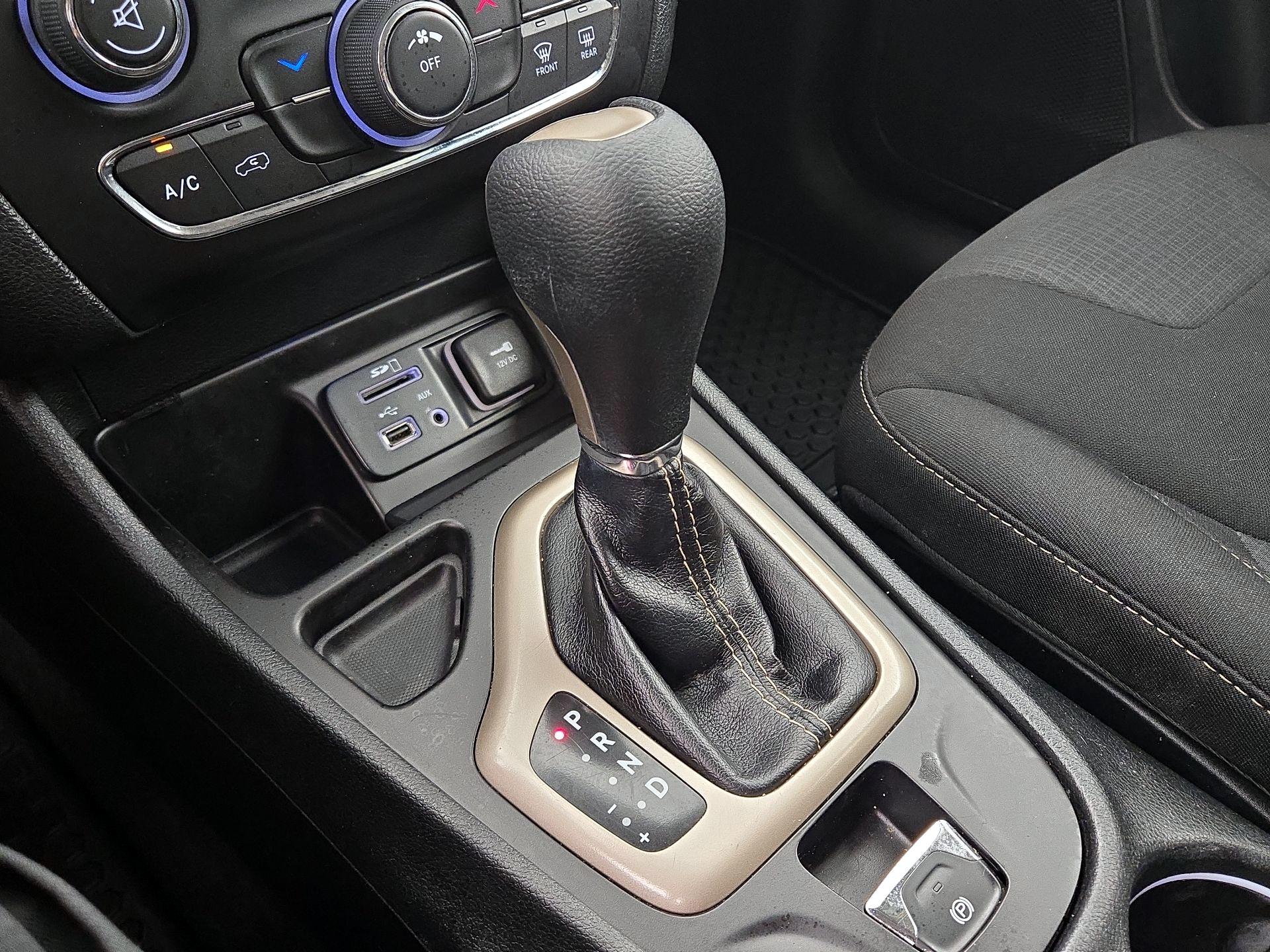 Thumbnail: 2015 Jeep Cherokee - 17