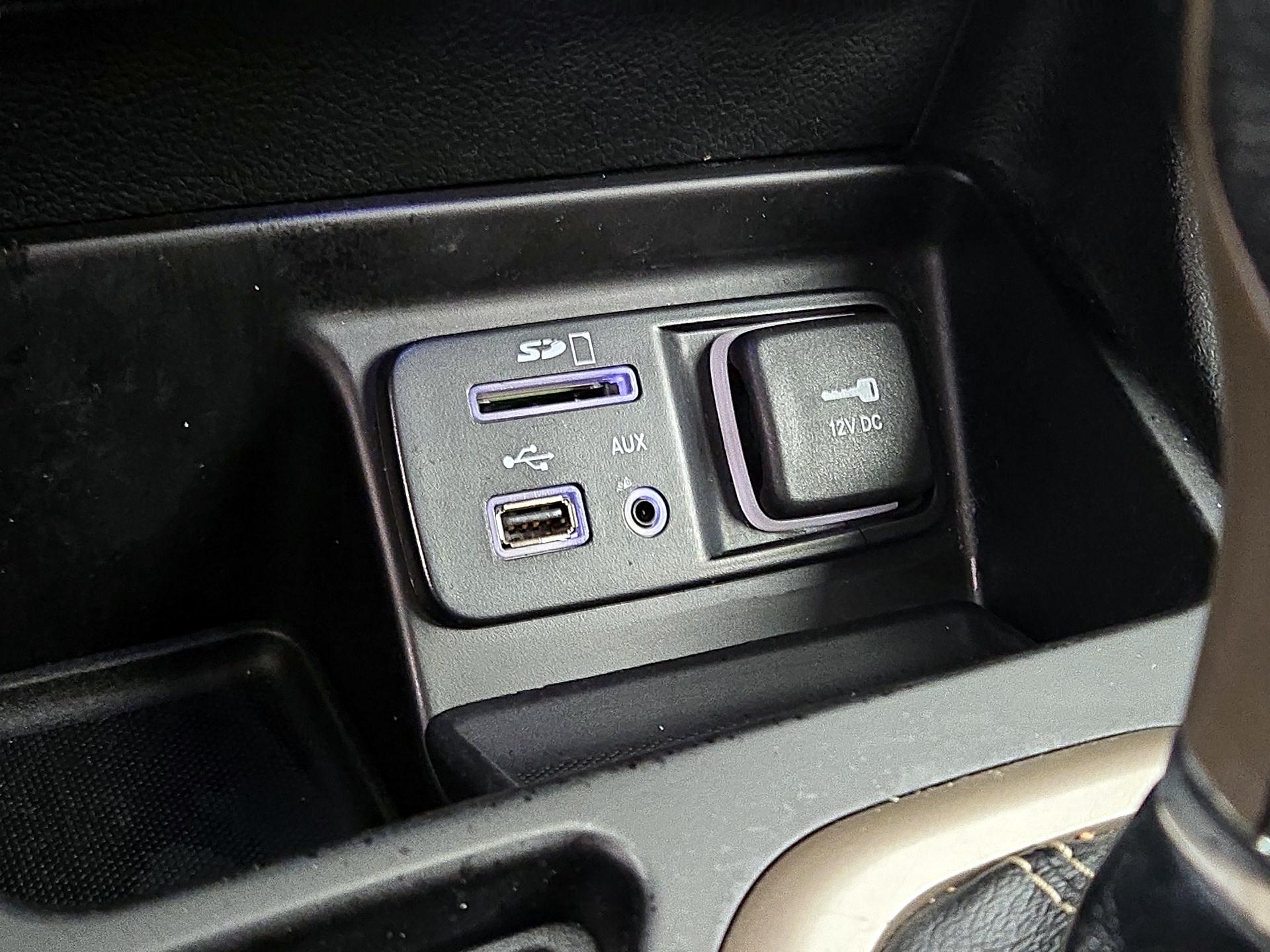 Thumbnail: 2015 Jeep Cherokee - 18