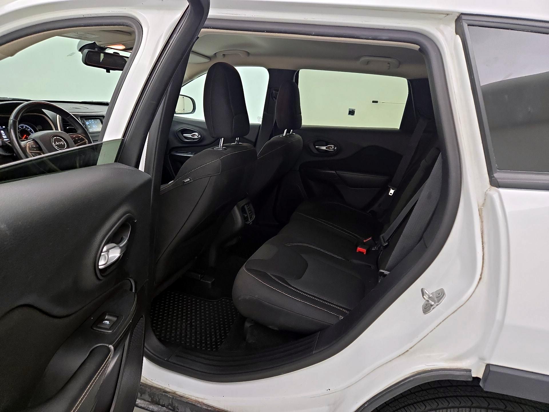 Thumbnail: 2015 Jeep Cherokee - 19