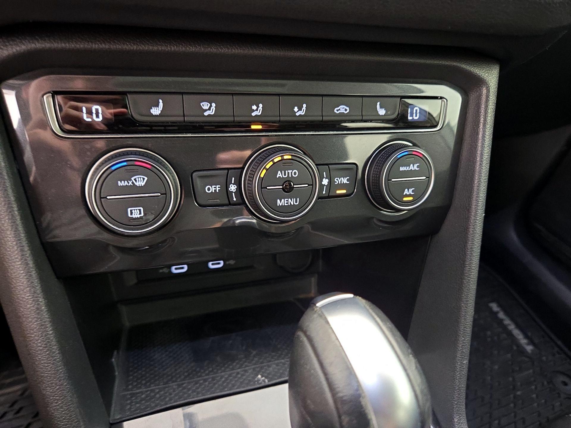 Thumbnail: 2021 Volkswagen Tiguan - 16