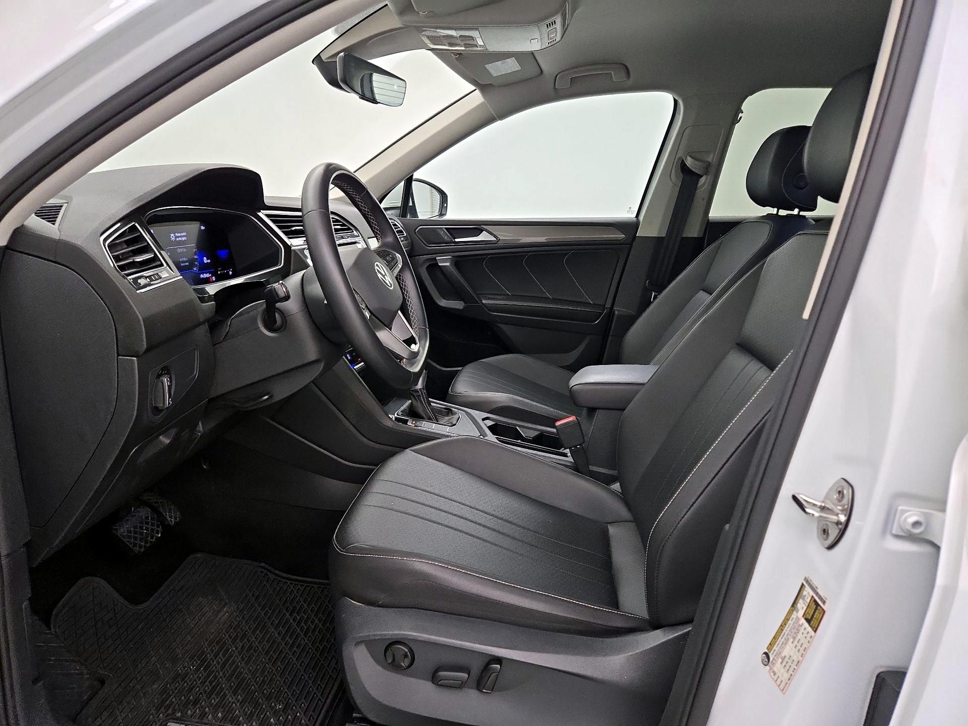 Thumbnail: 2022 Volkswagen Tiguan - 11