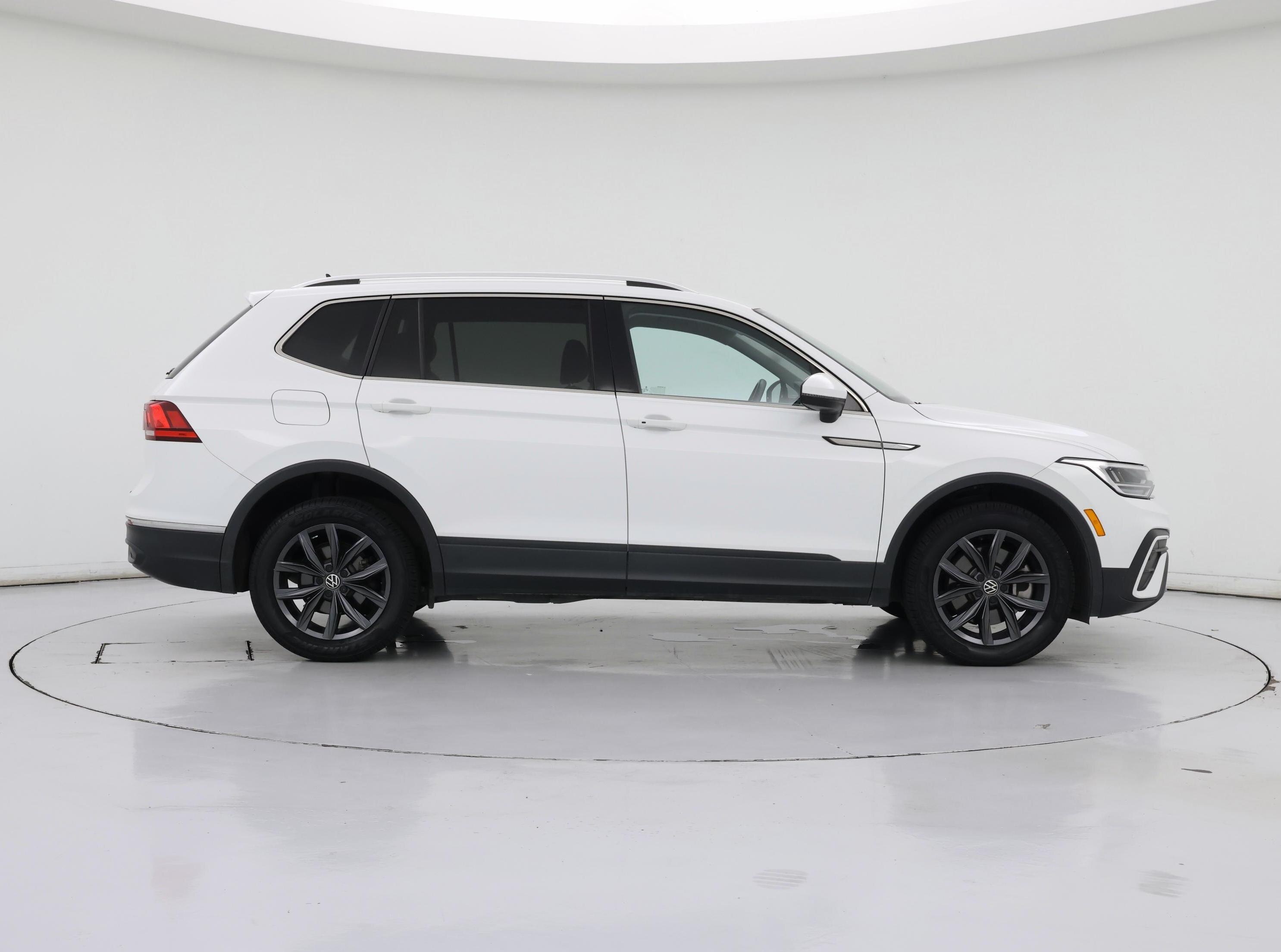 Thumbnail: 2022 Volkswagen Tiguan - 7