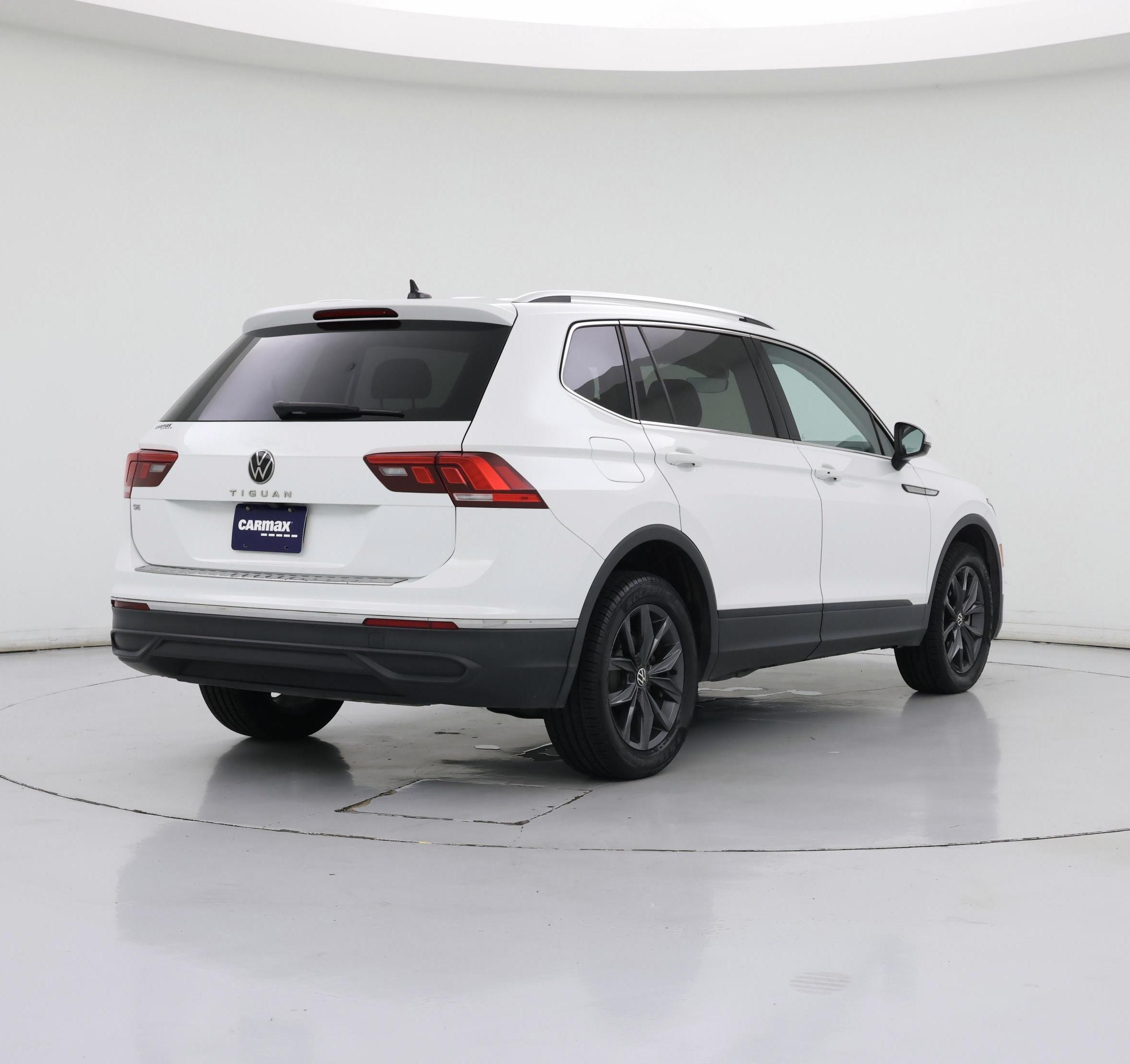 Thumbnail: 2022 Volkswagen Tiguan - 8