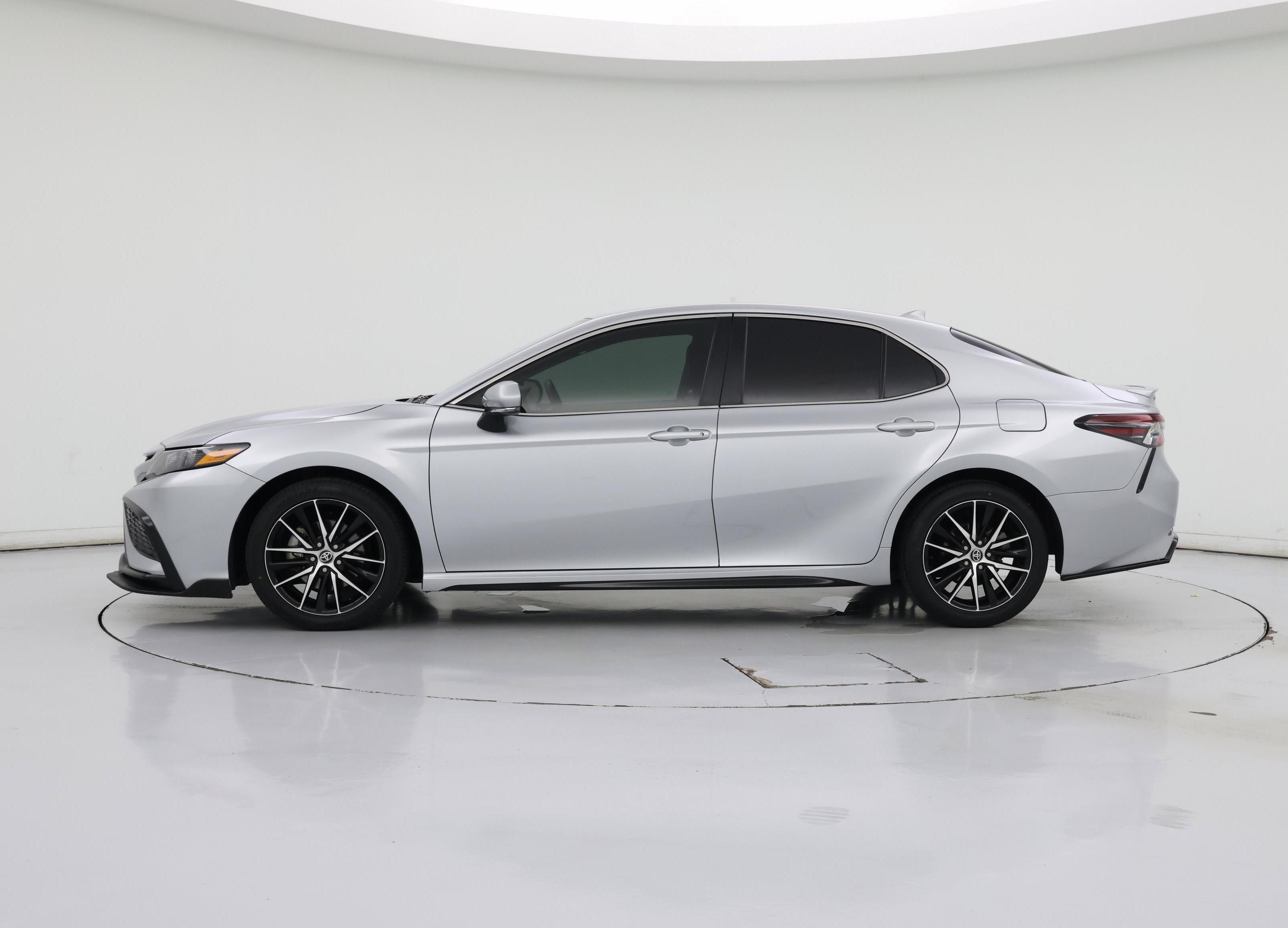Thumbnail: 2022 Toyota Camry - 3