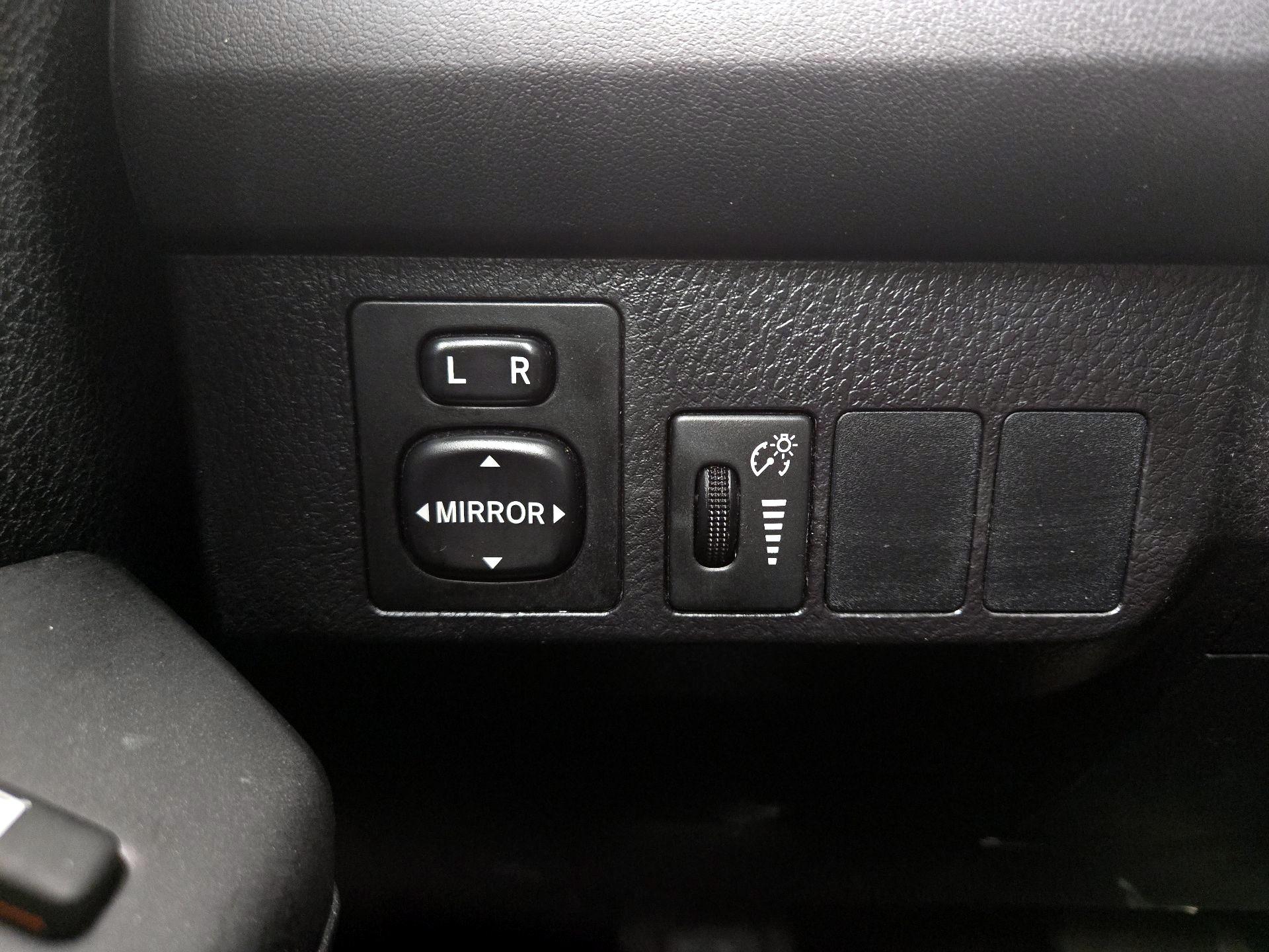 Thumbnail: 2016 Toyota RAV4 - 13