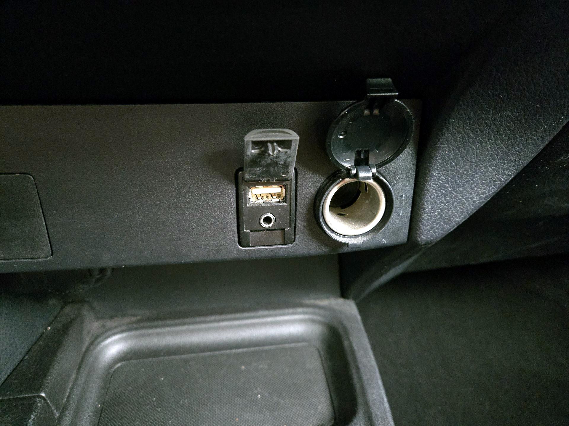 Thumbnail: 2016 Toyota RAV4 - 18