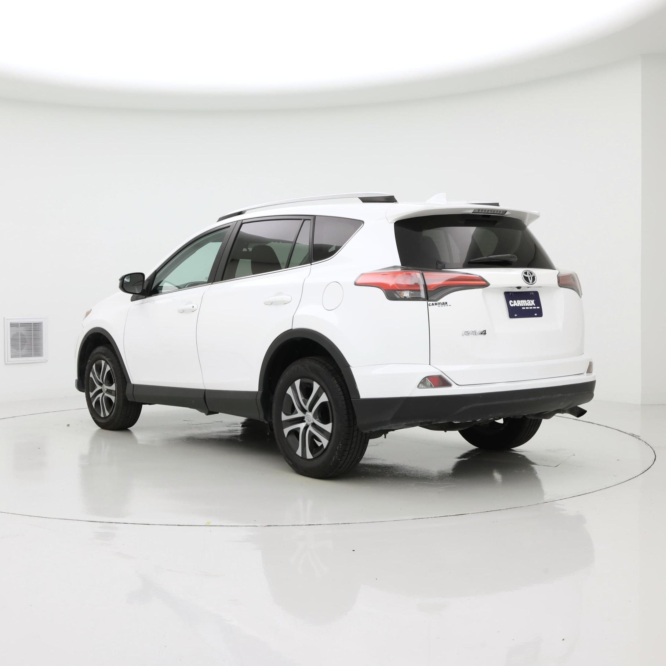 Thumbnail: 2016 Toyota RAV4 - 2