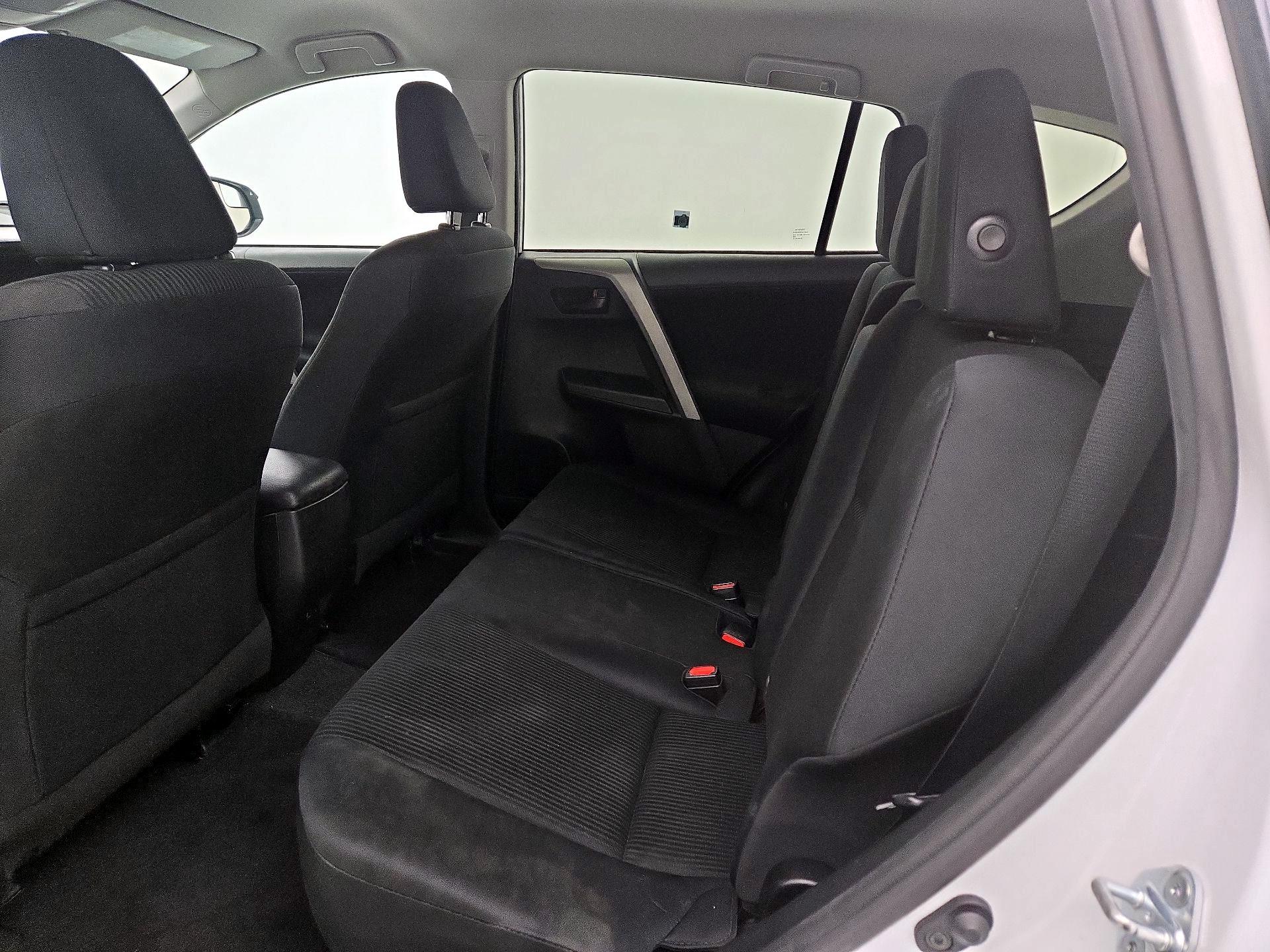 Thumbnail: 2016 Toyota RAV4 - 19