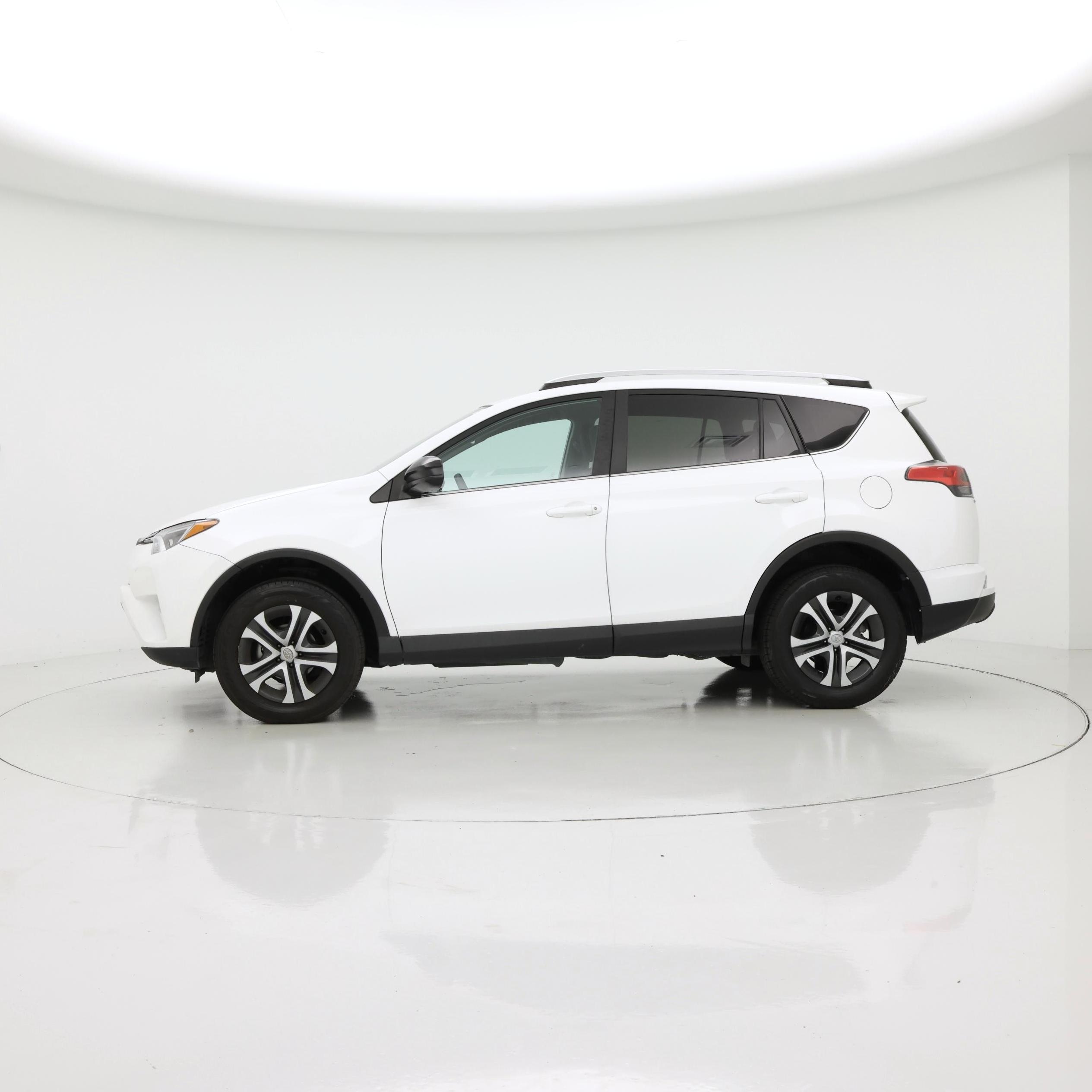 Thumbnail: 2016 Toyota RAV4 - 3