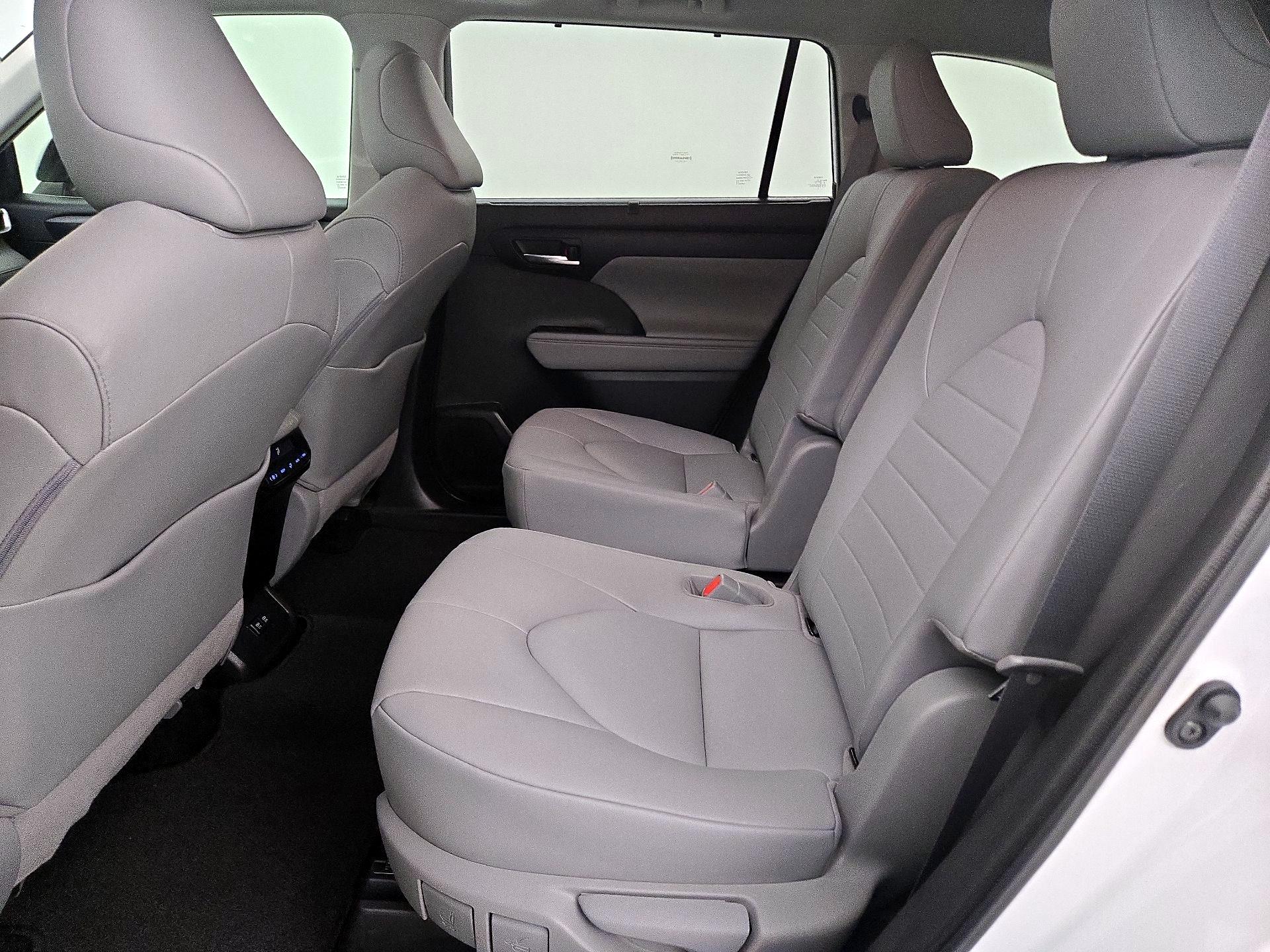 Thumbnail: 2020 Toyota Highlander - 20