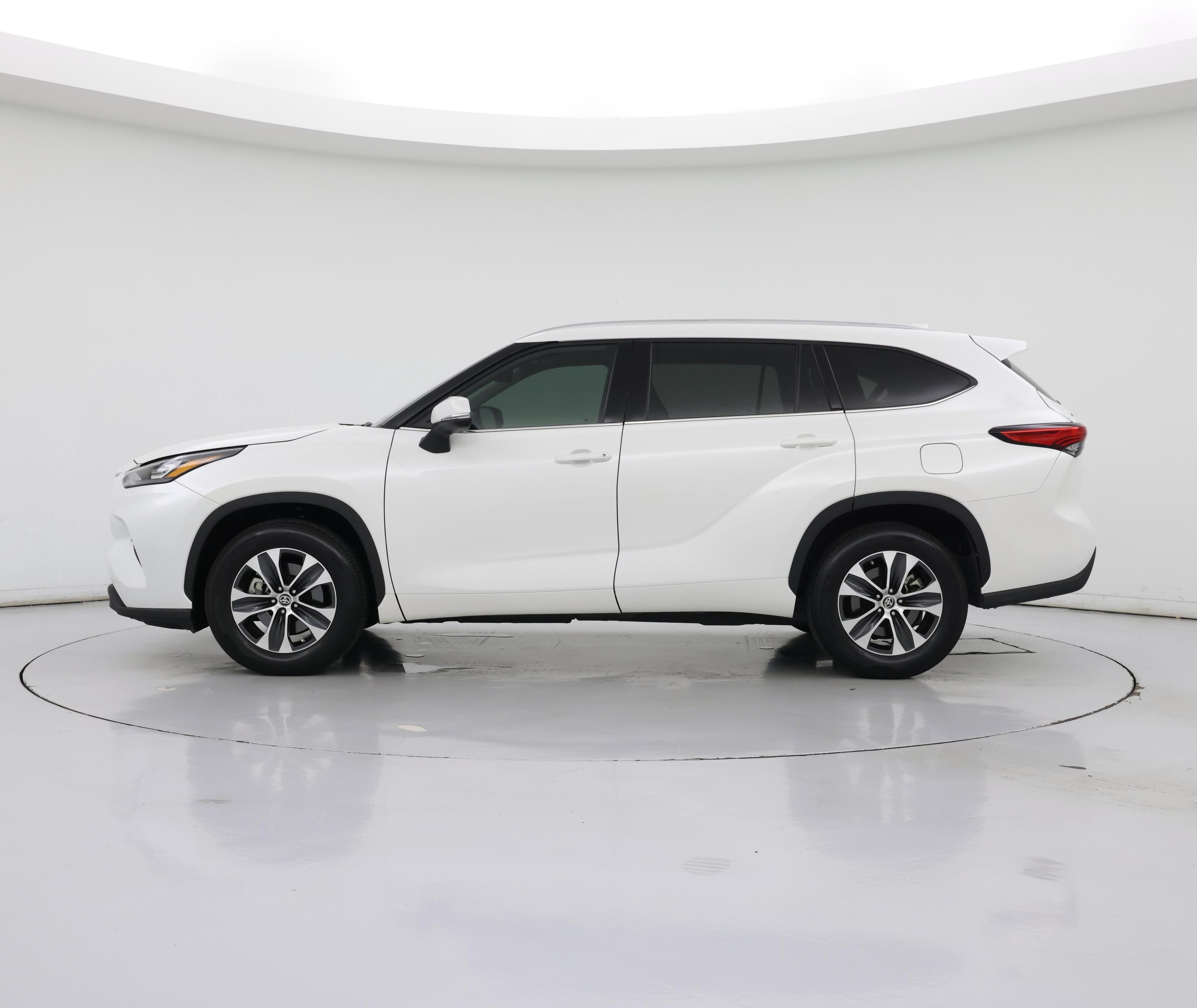 Thumbnail: 2020 Toyota Highlander - 3