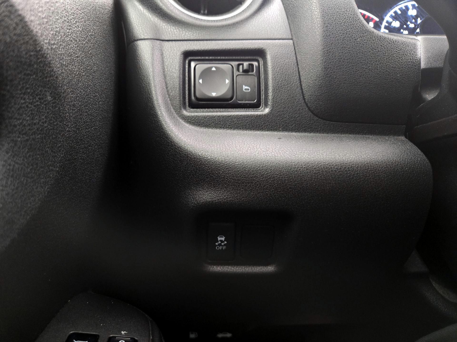 Thumbnail: 2018 Nissan Versa Note - 13