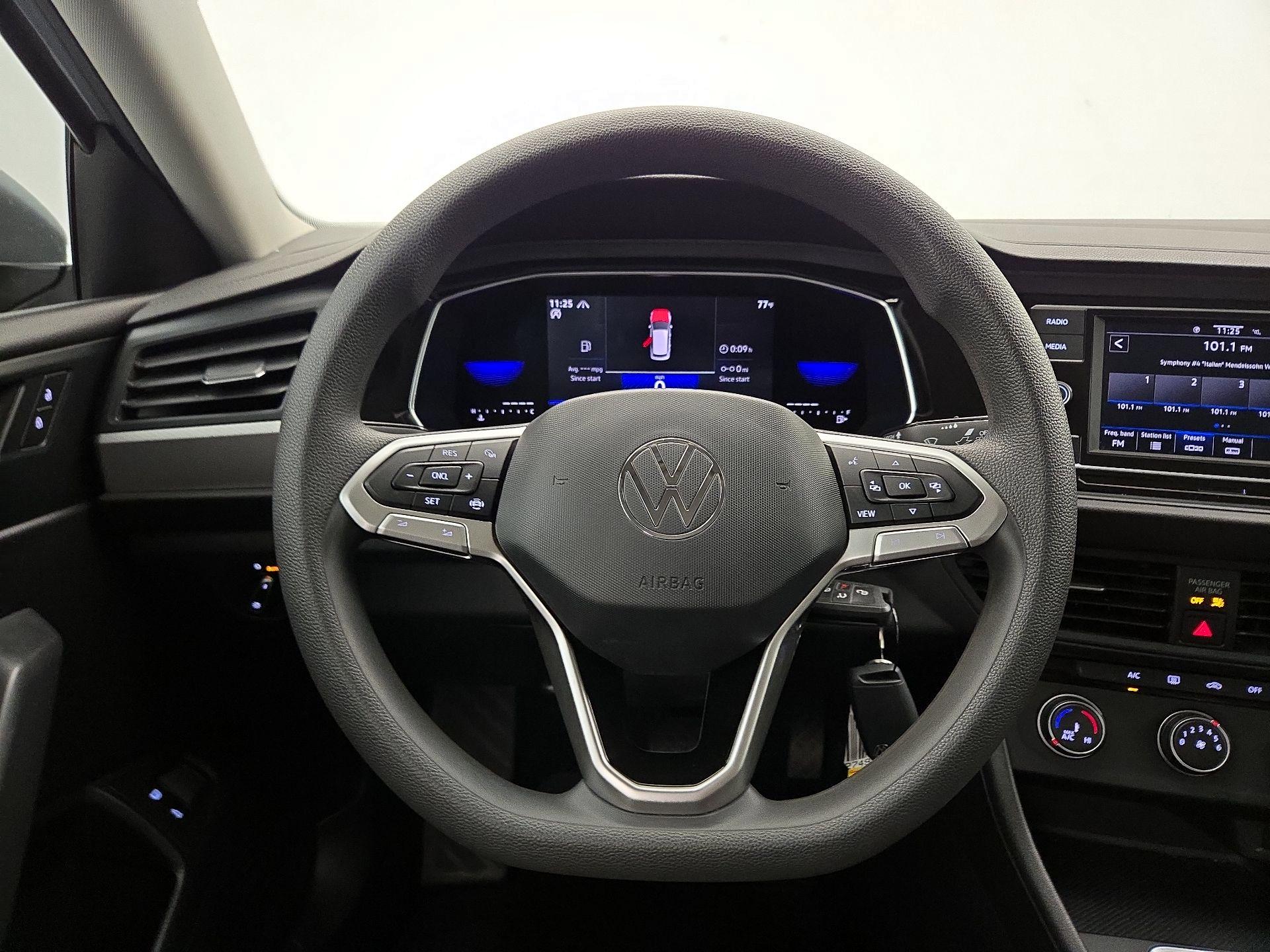 Thumbnail: 2022 Volkswagen Jetta - 10