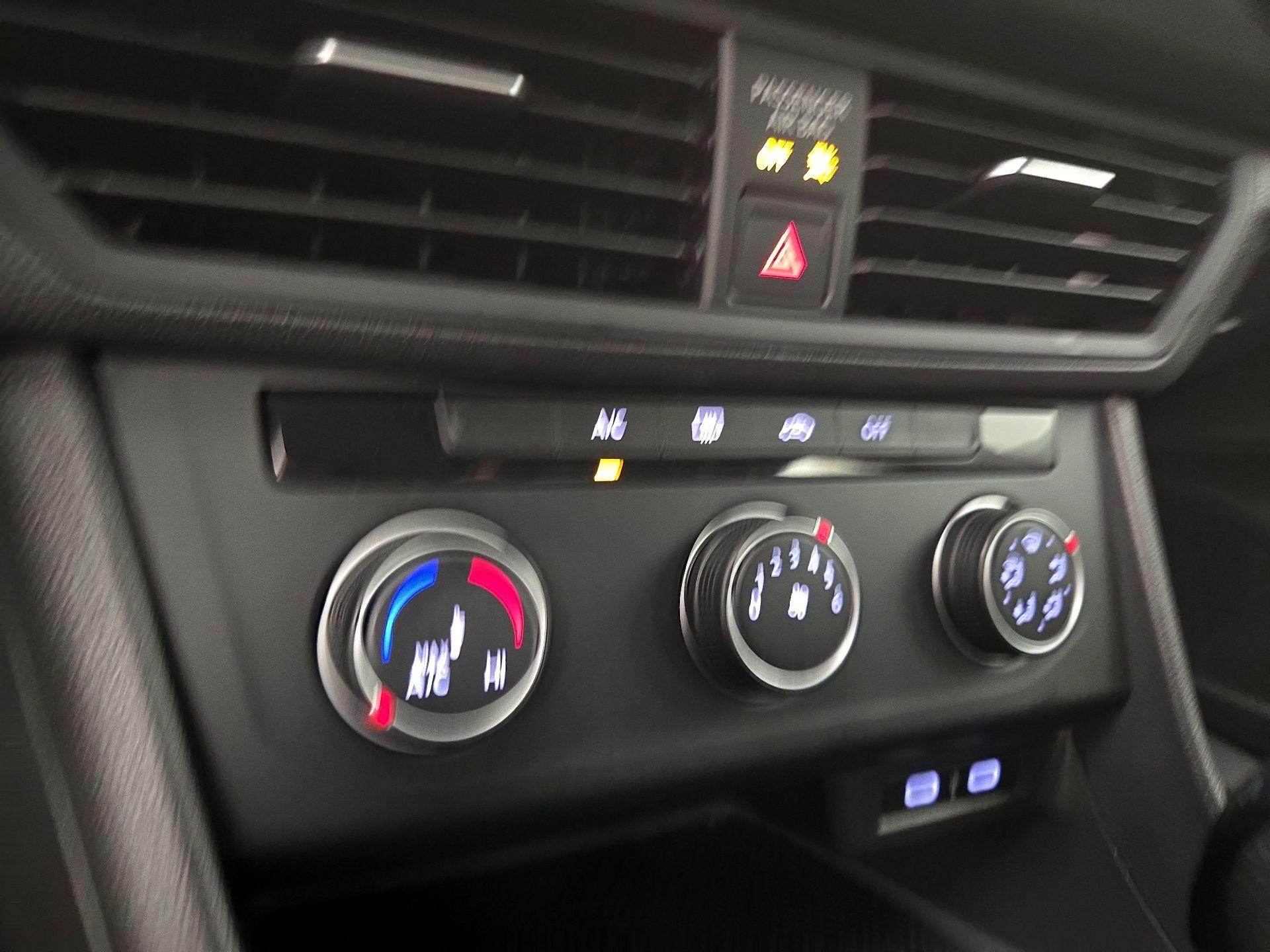 Thumbnail: 2022 Volkswagen Jetta - 16