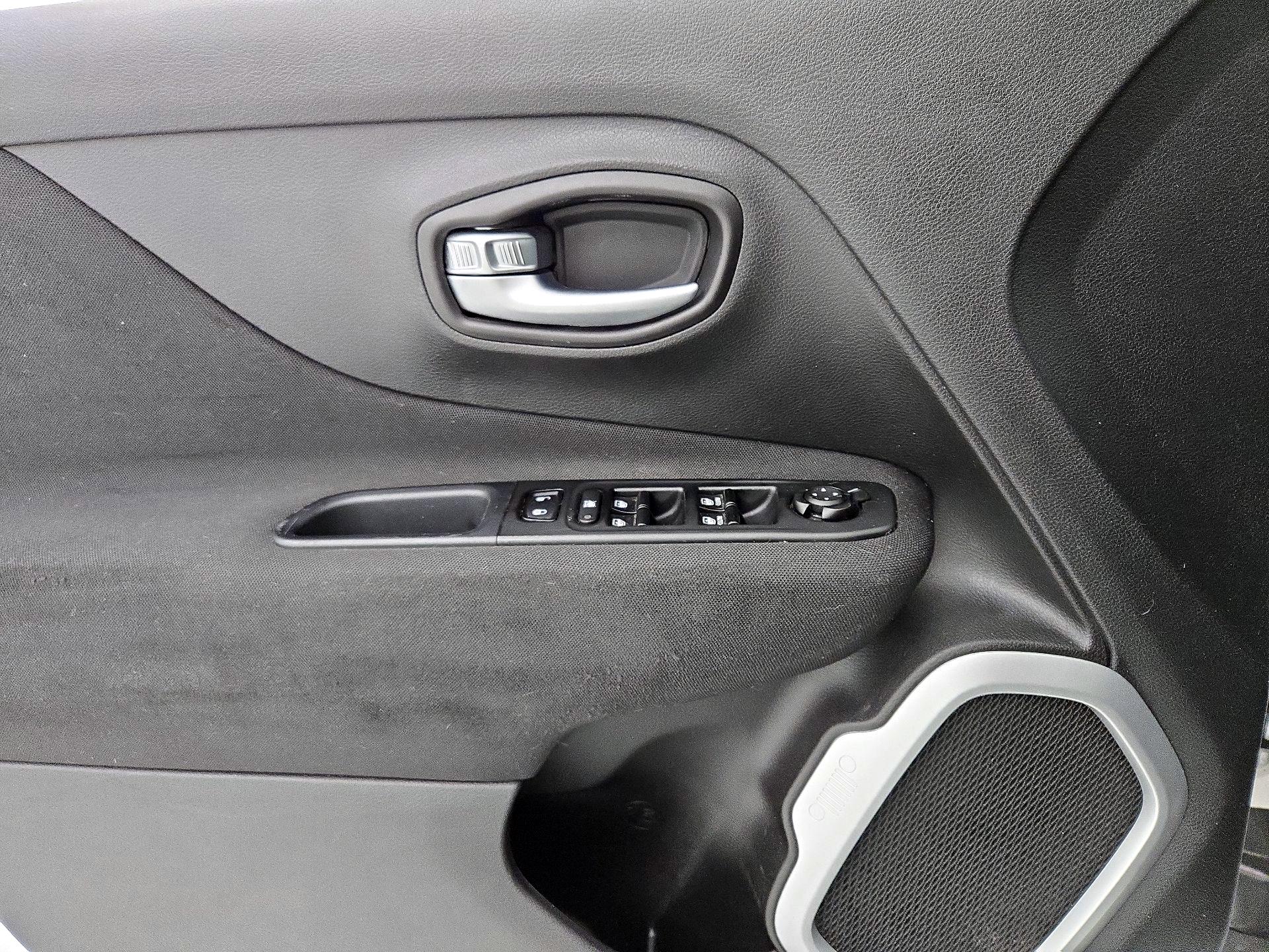 Thumbnail: 2021 Jeep Renegade - 12