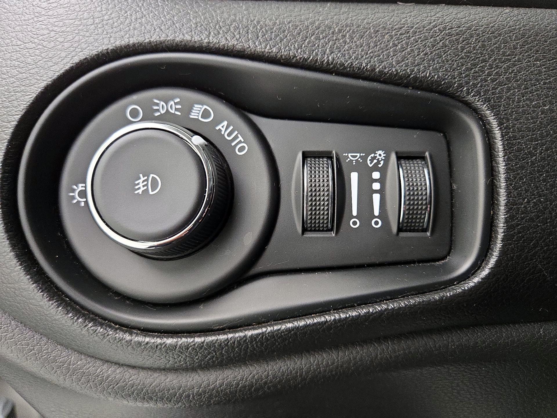 Thumbnail: 2021 Jeep Renegade - 13
