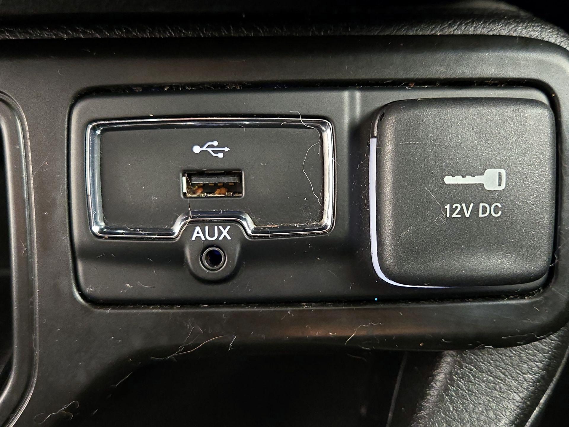 Thumbnail: 2021 Jeep Renegade - 18