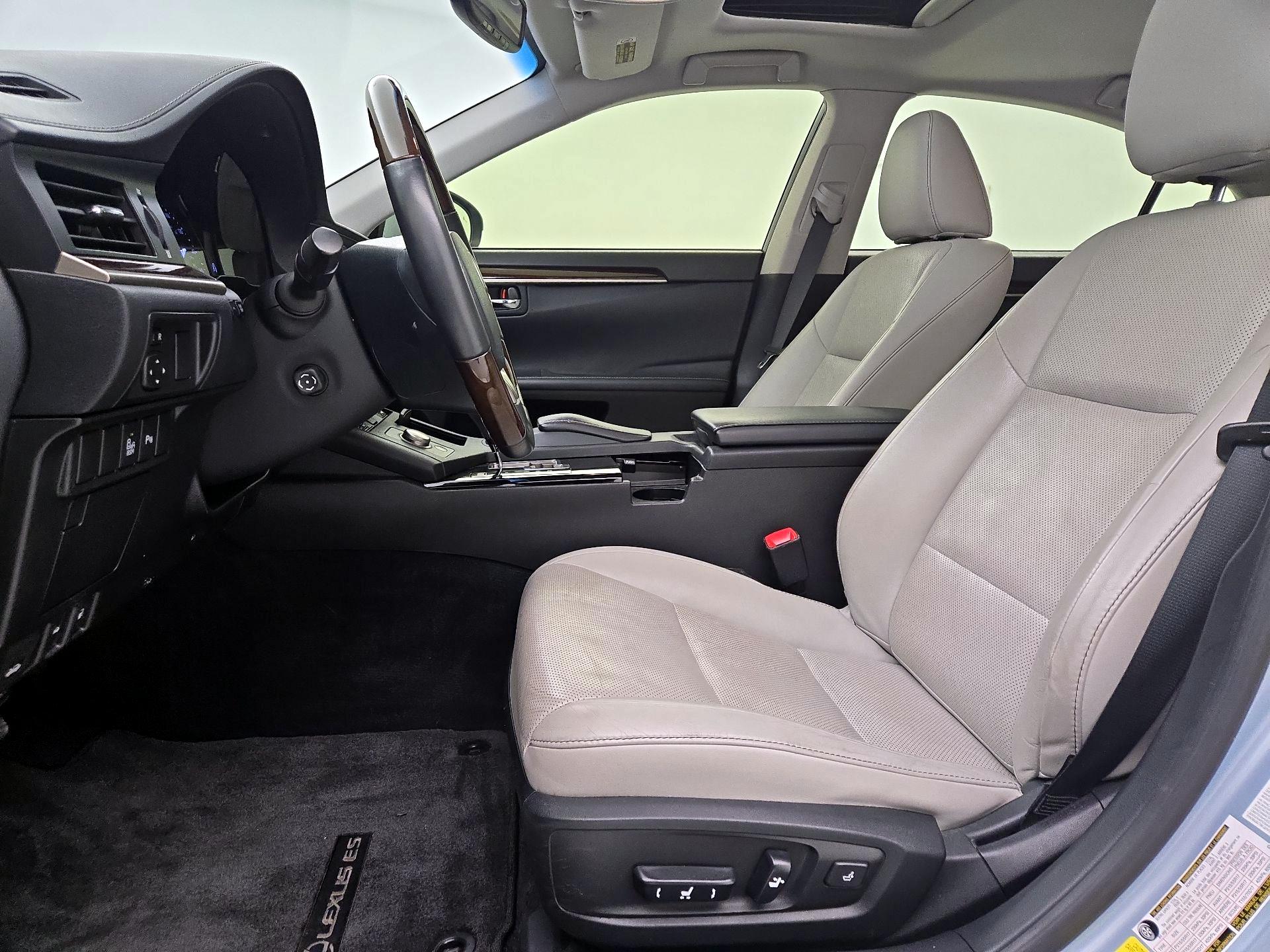 Thumbnail: 2013 Lexus ES - 11