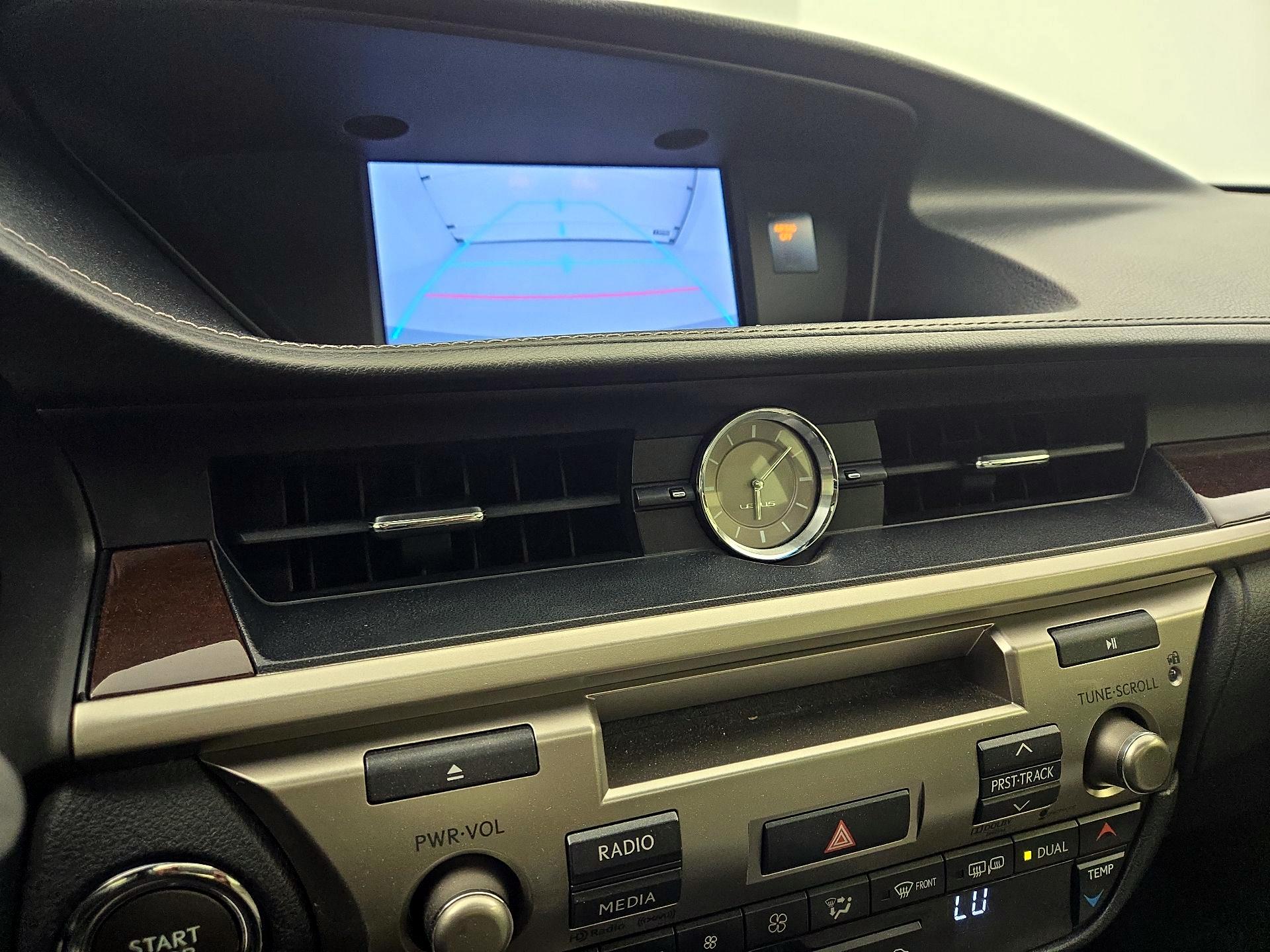Thumbnail: 2013 Lexus ES - 15