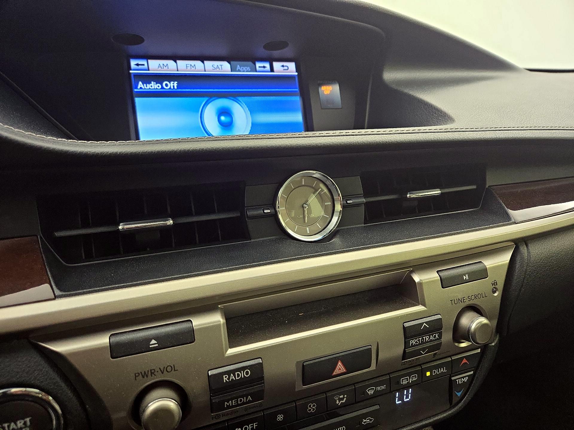 Thumbnail: 2013 Lexus ES - 16