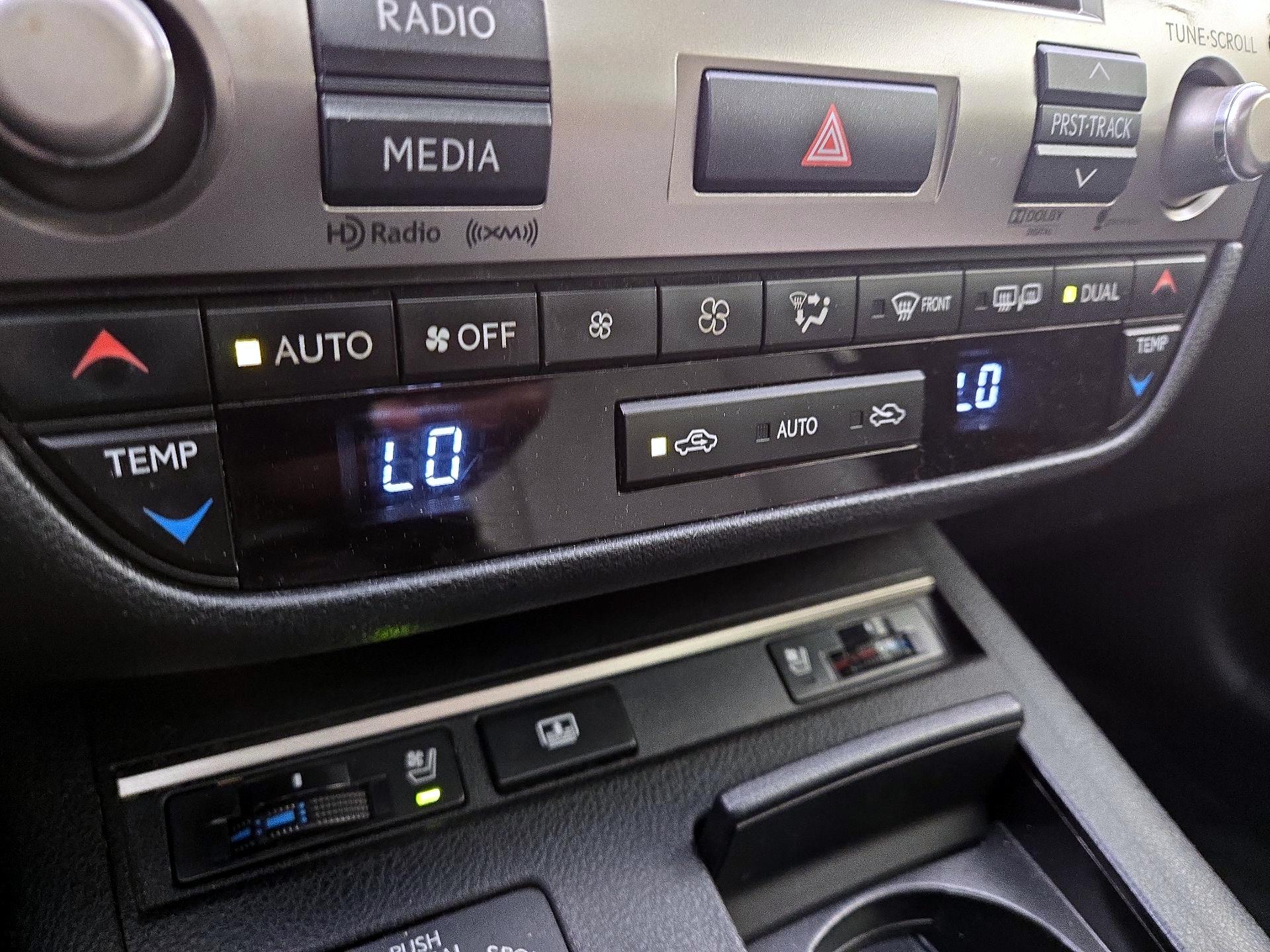 Thumbnail: 2013 Lexus ES - 17