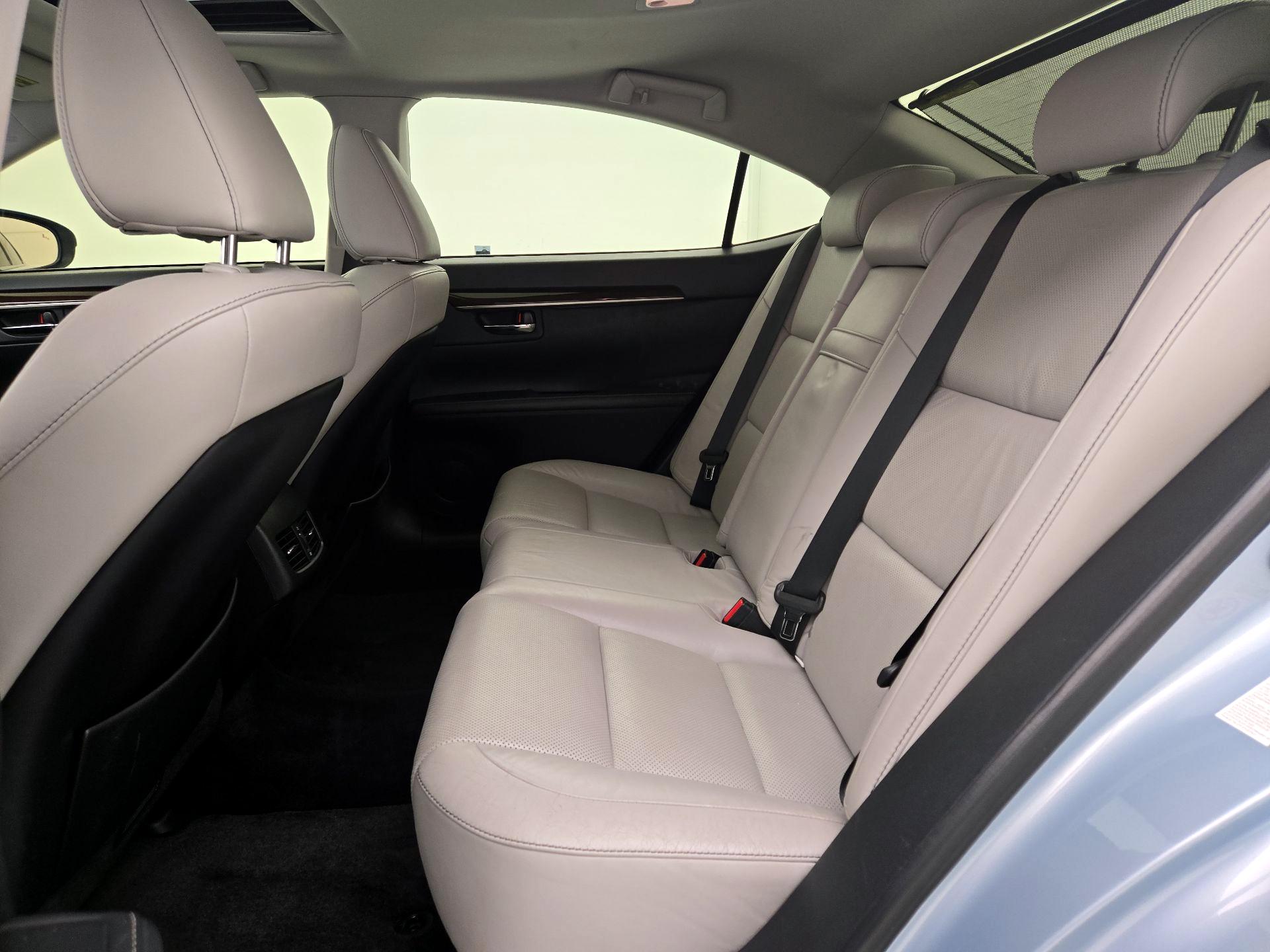 Thumbnail: 2013 Lexus ES - 20