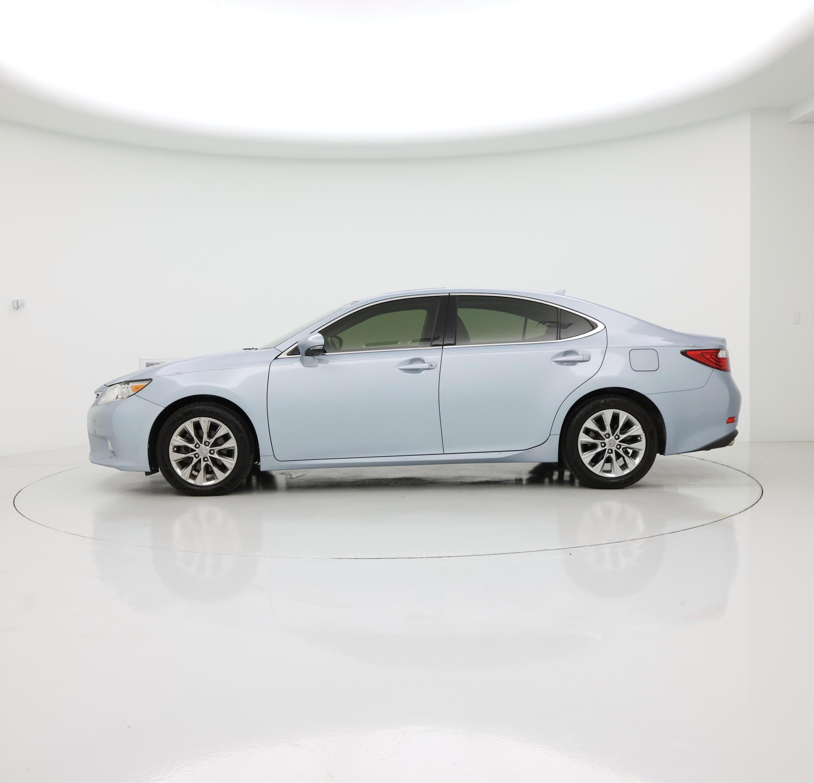Thumbnail: 2013 Lexus ES - 3