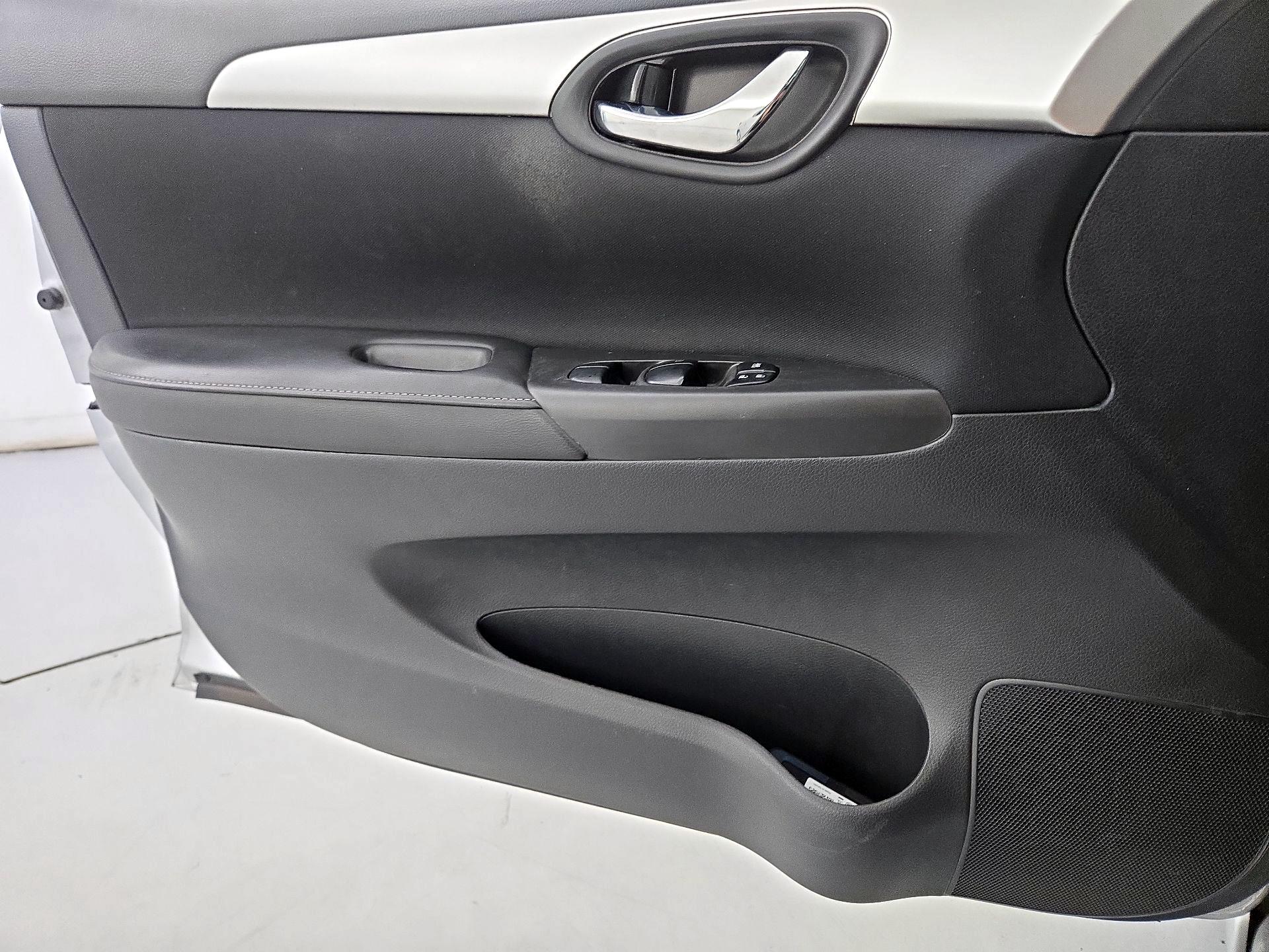 Thumbnail: 2019 Nissan Sentra - 12