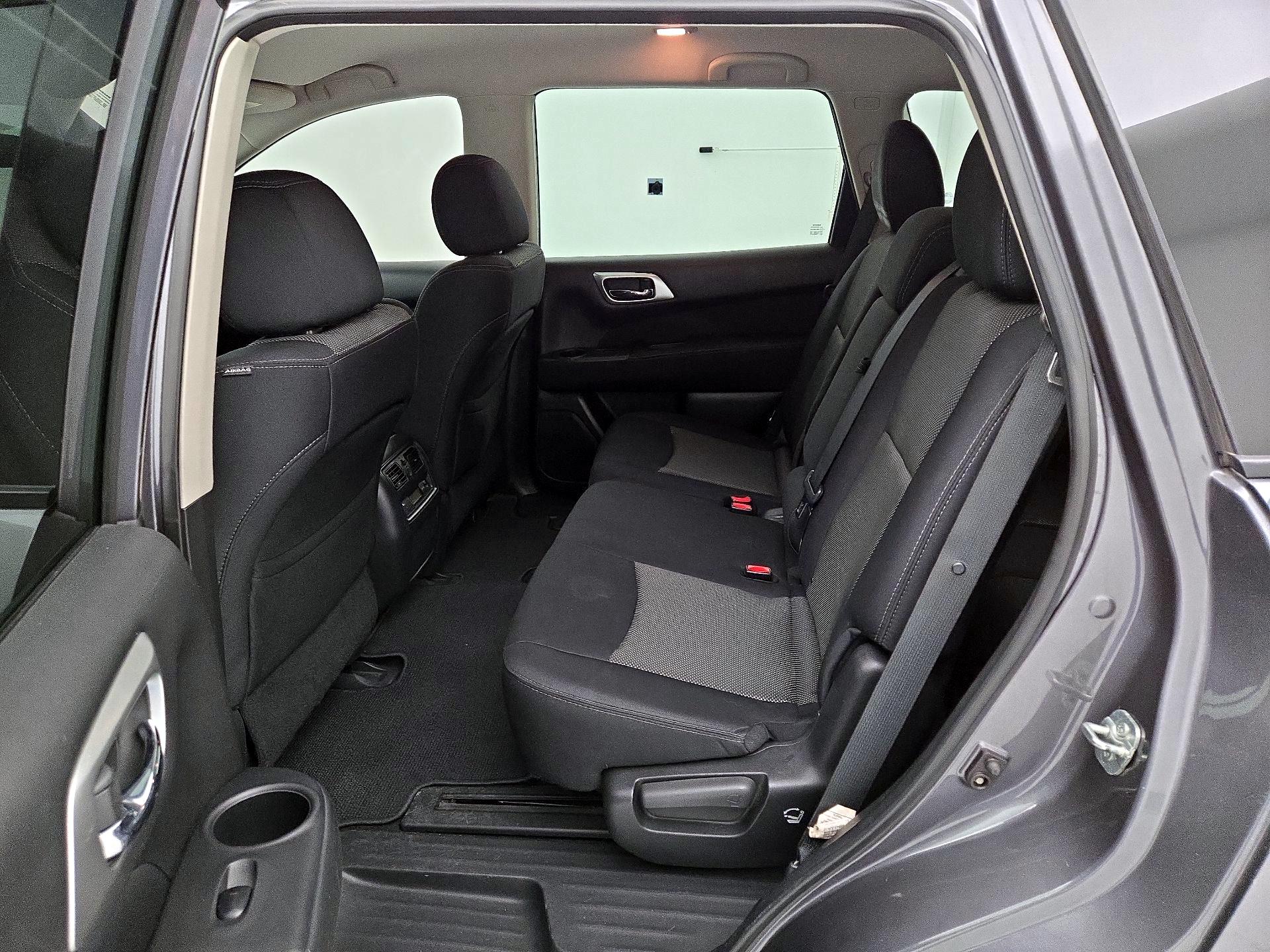 Thumbnail: 2017 Nissan Pathfinder - 19