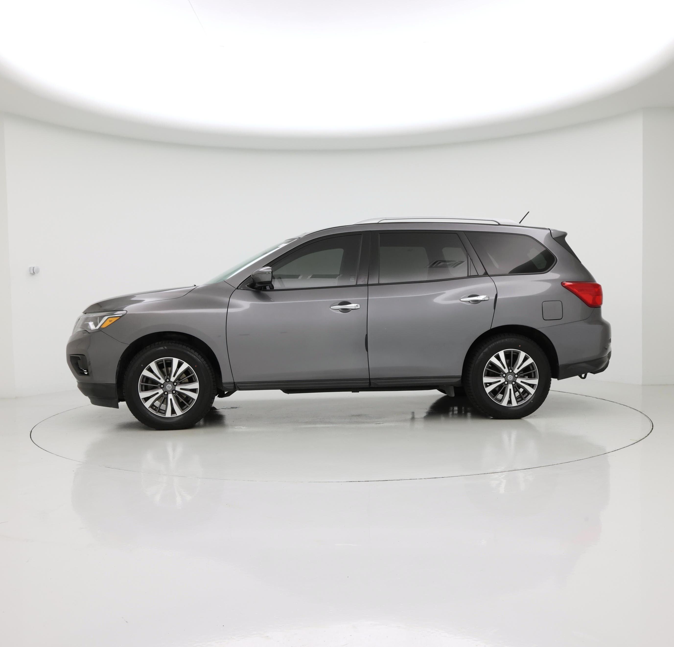 Thumbnail: 2017 Nissan Pathfinder - 3