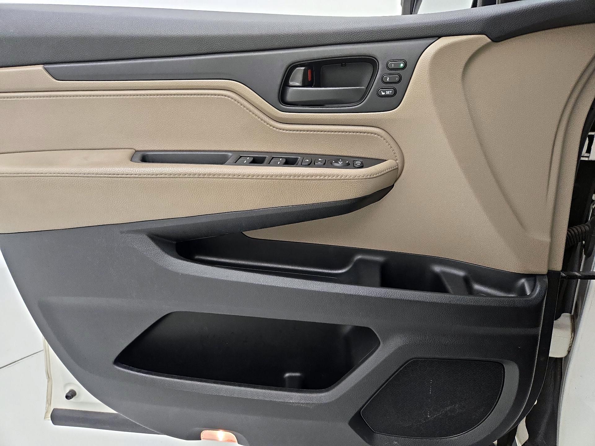 Thumbnail: 2018 Honda Odyssey - 12