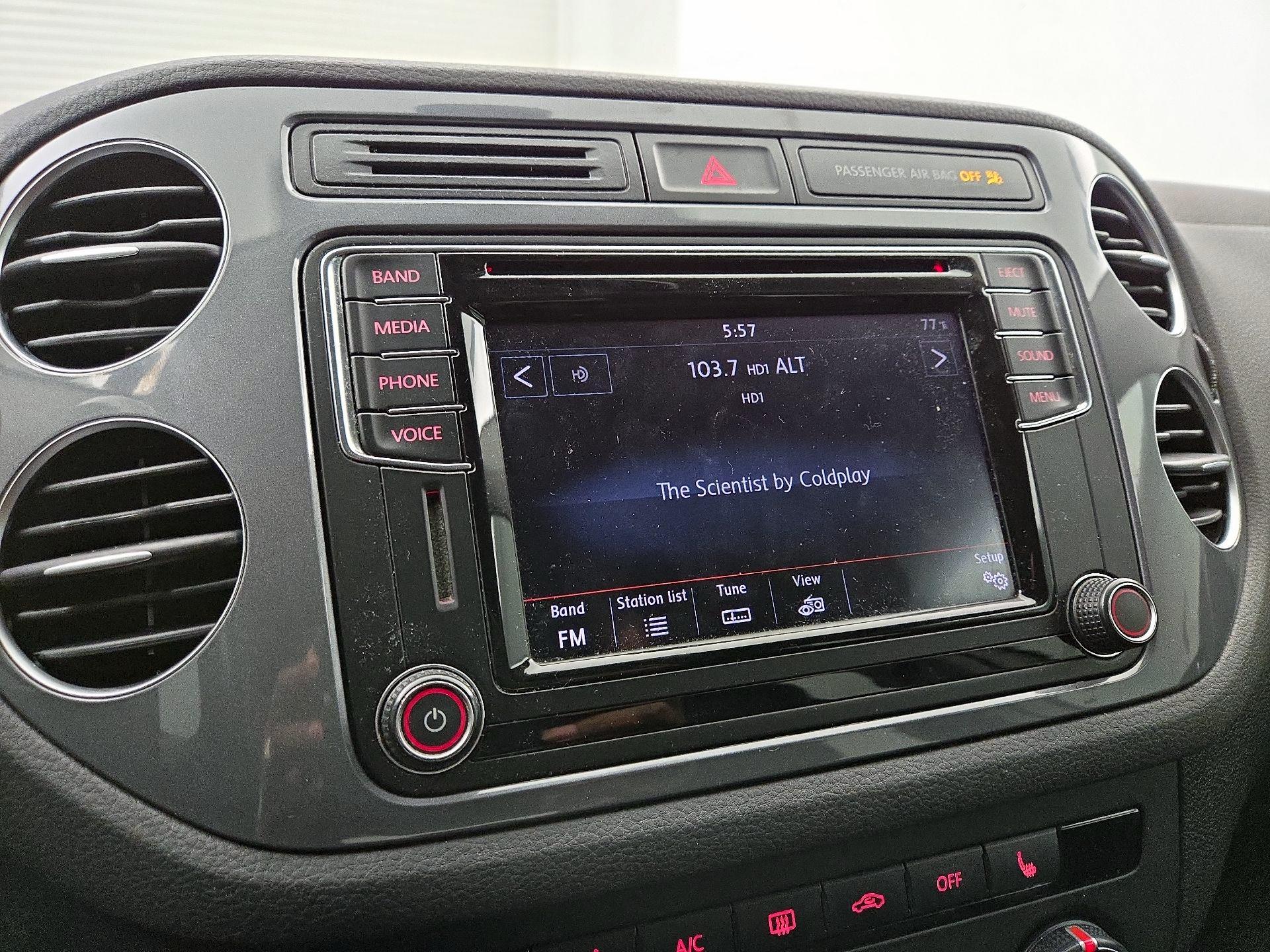 Thumbnail: 2017 Volkswagen Tiguan - 15