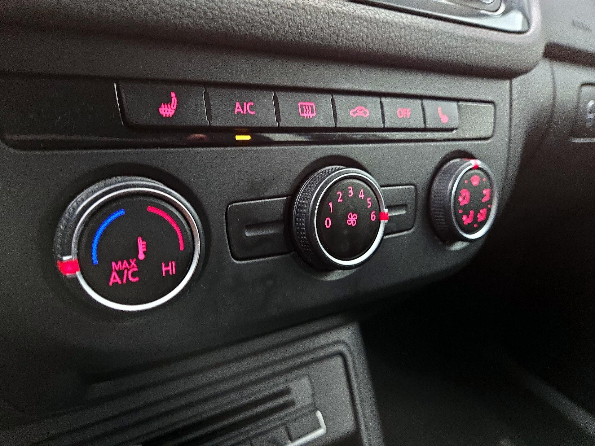 Thumbnail: 2017 Volkswagen Tiguan - 16