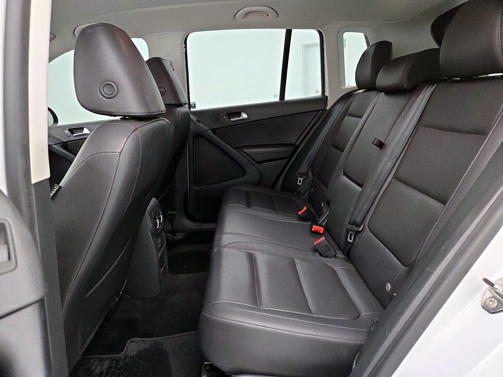 Thumbnail: 2017 Volkswagen Tiguan - 19