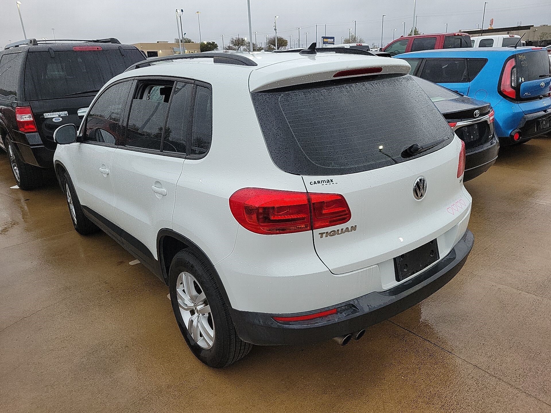 Thumbnail: 2017 Volkswagen Tiguan - 4