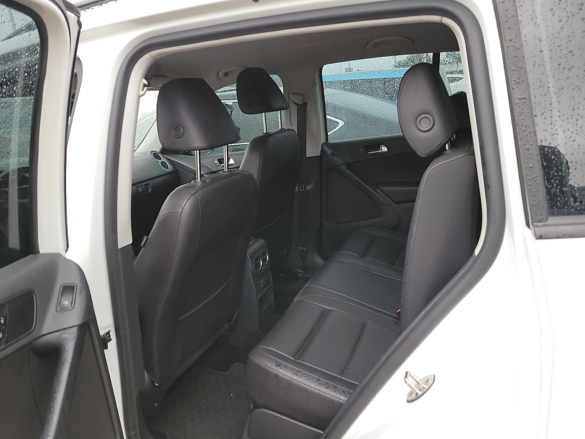 Thumbnail: 2017 Volkswagen Tiguan - 8