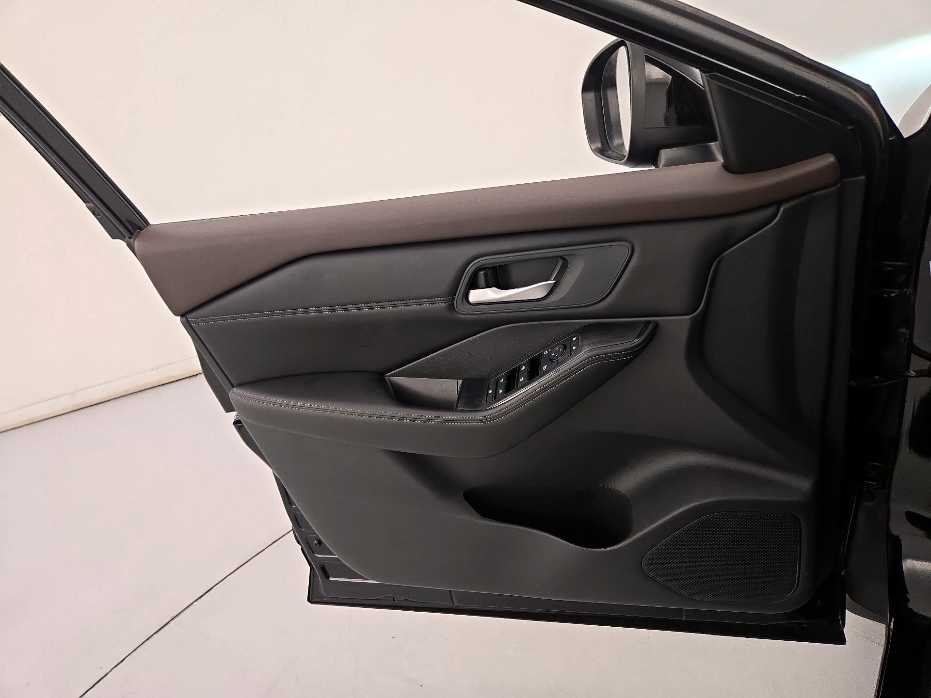 Thumbnail: 2023 Nissan Rogue - 12