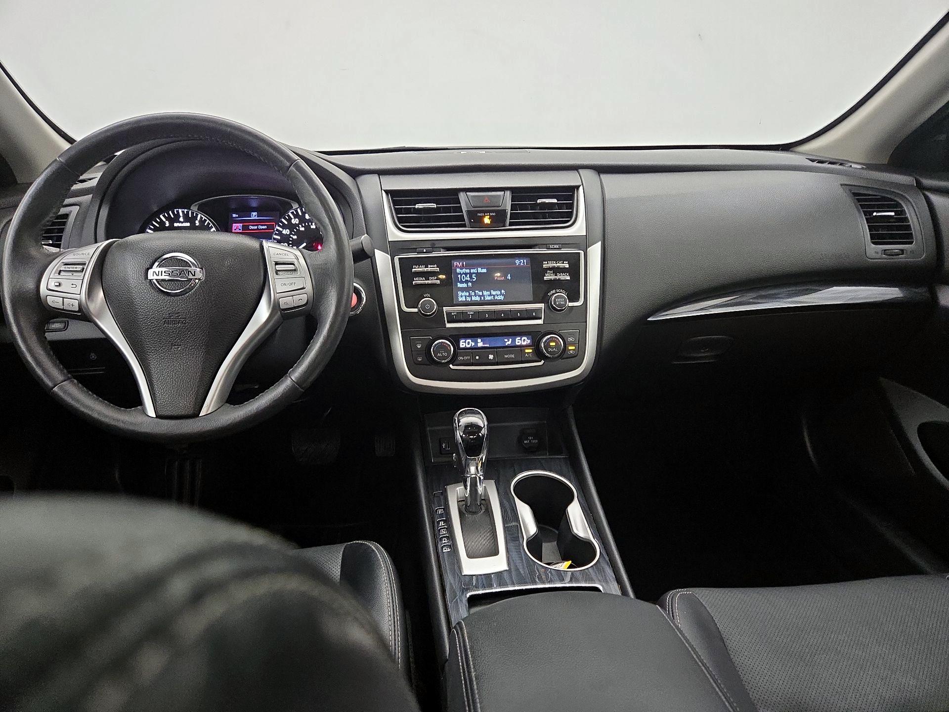 Thumbnail: 2017 Nissan Altima - 9