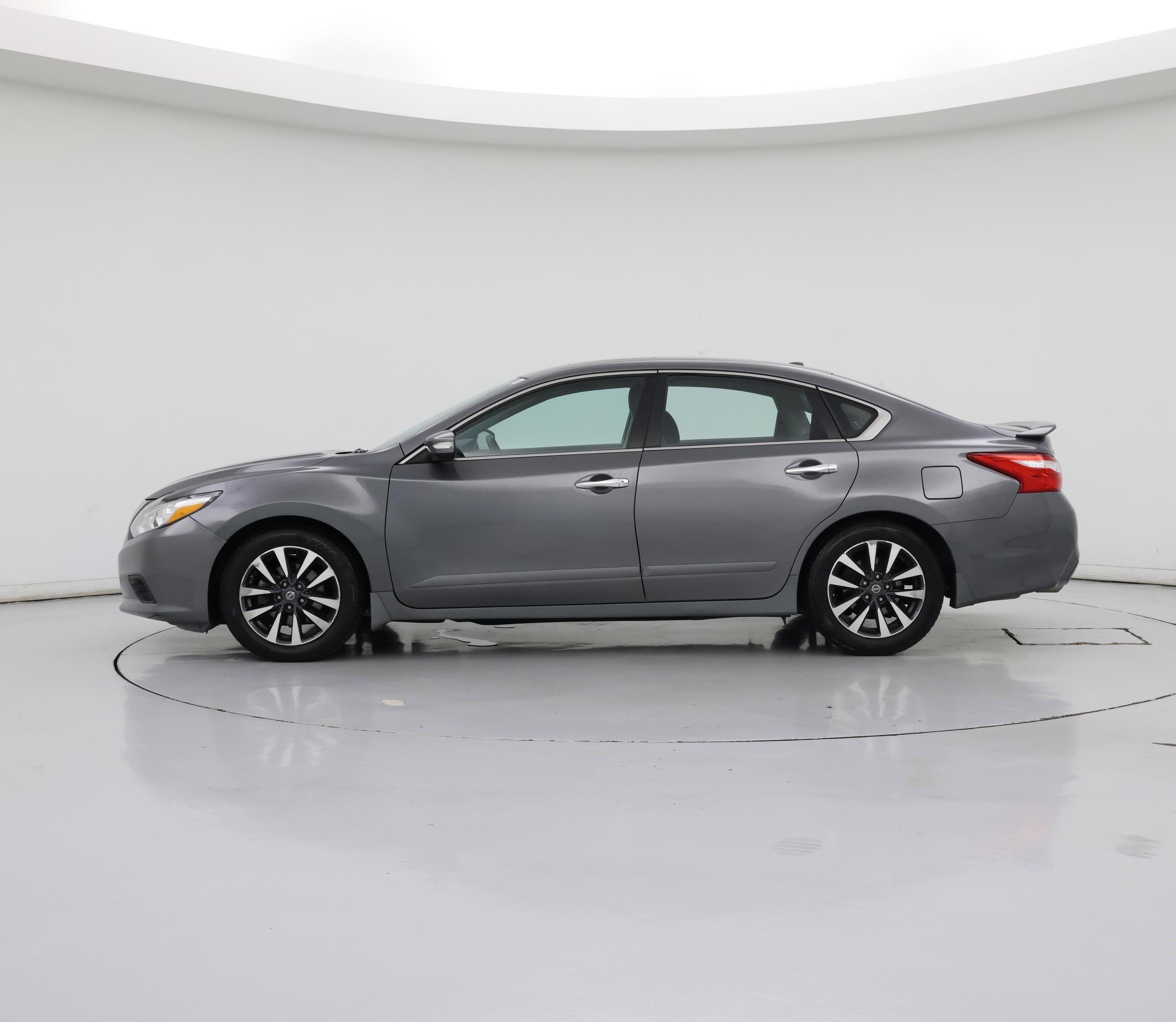 Thumbnail: 2017 Nissan Altima - 3