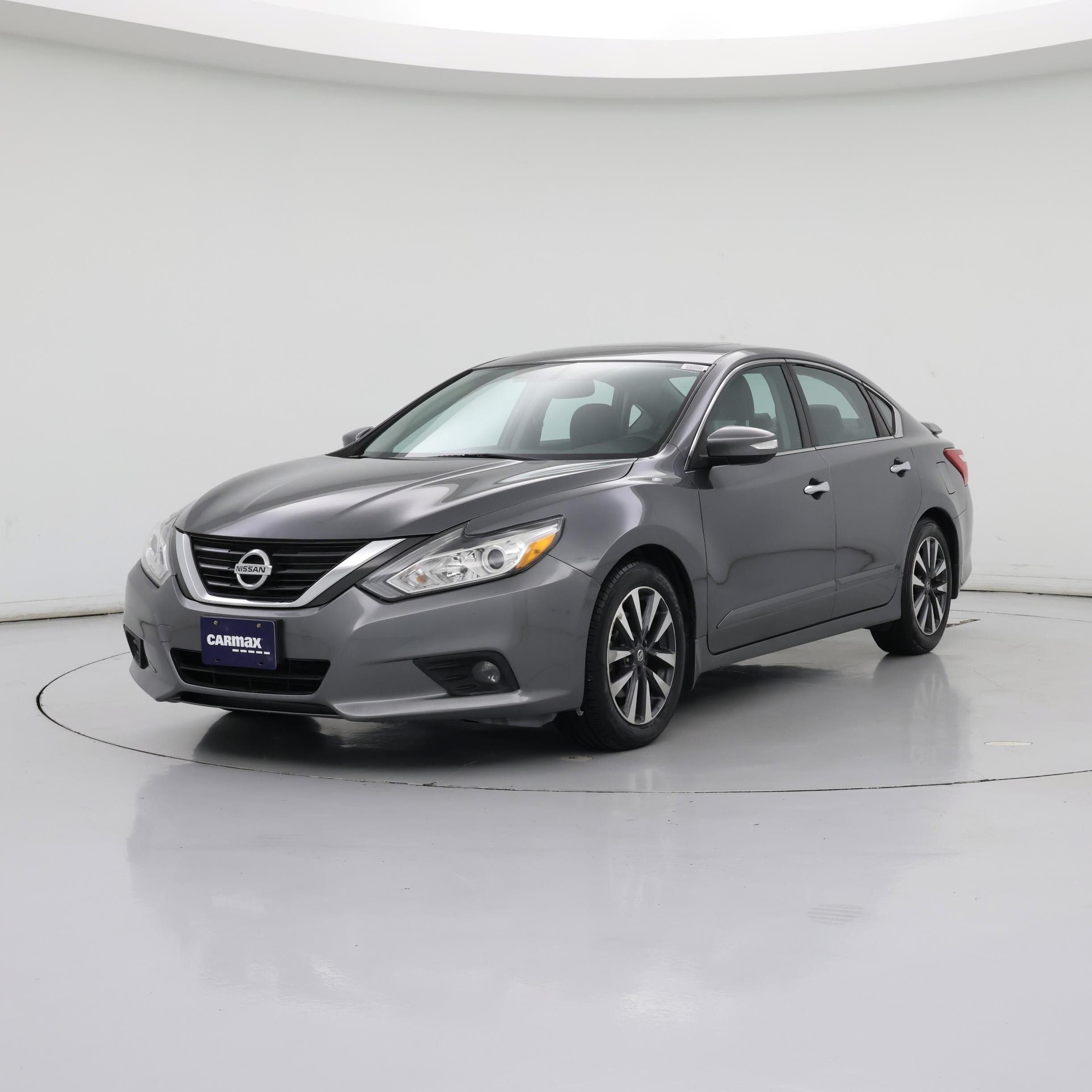 Thumbnail: 2017 Nissan Altima - 4