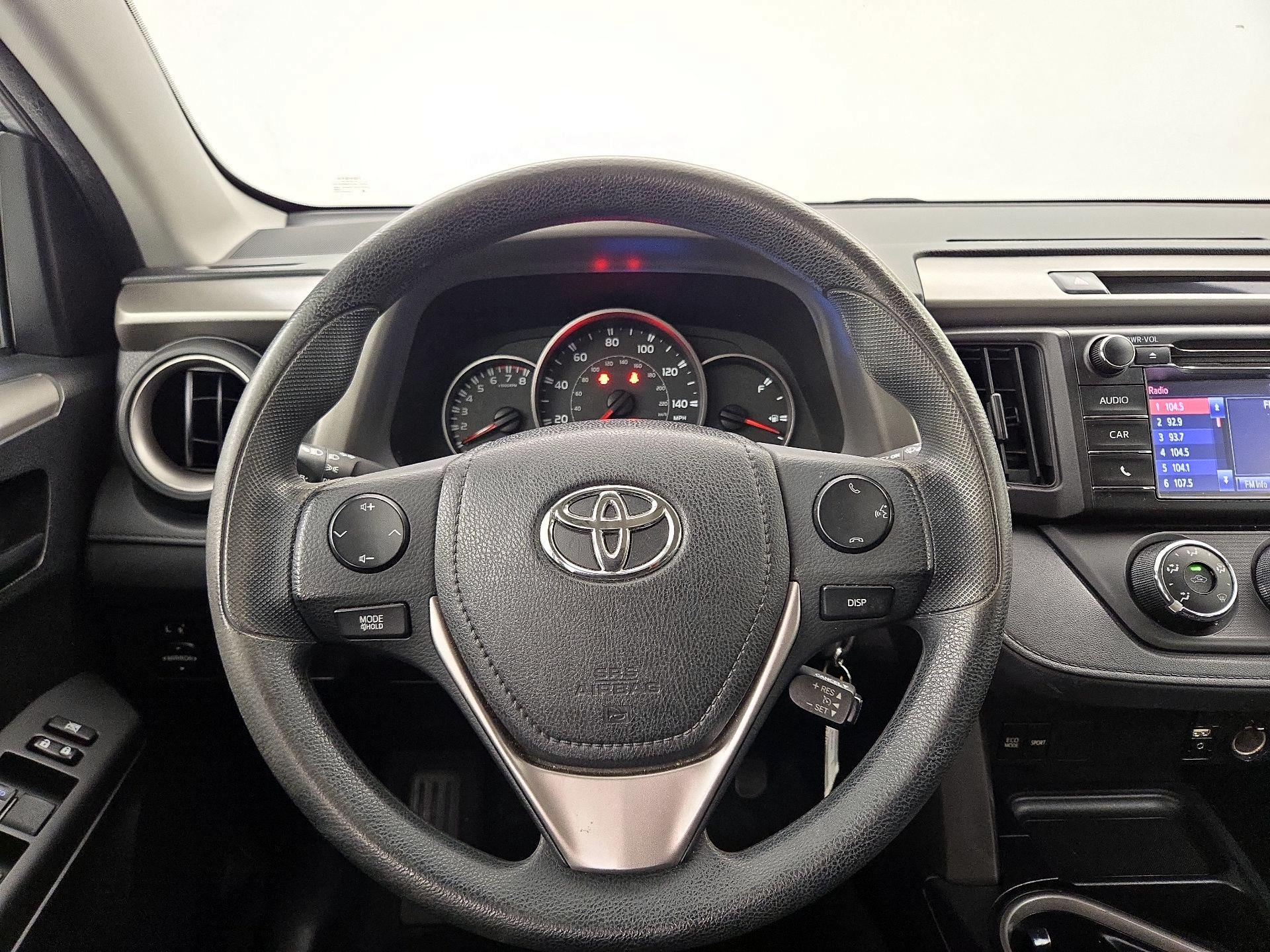 Thumbnail: 2016 Toyota RAV4 - 10