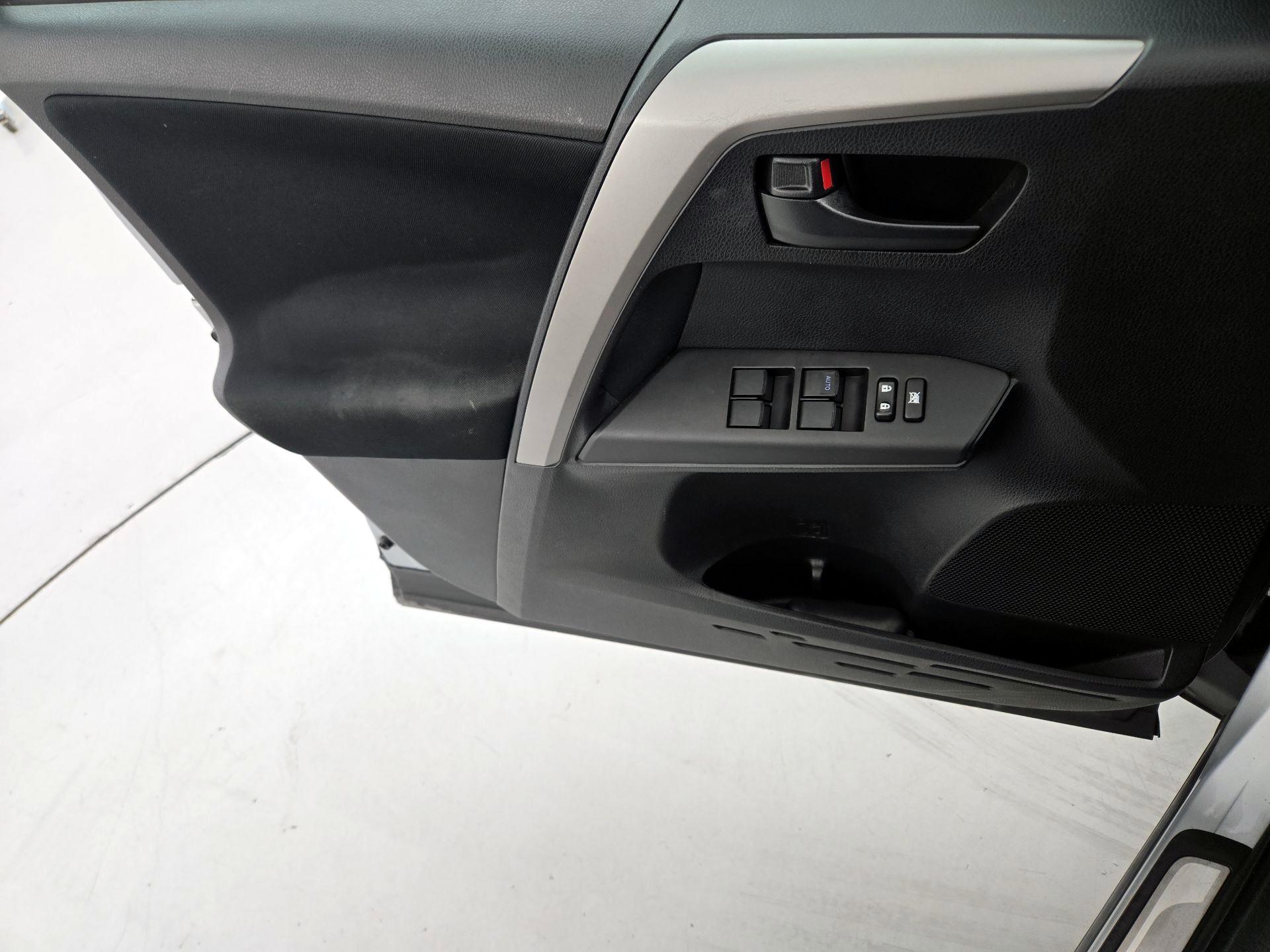 Thumbnail: 2016 Toyota RAV4 - 12