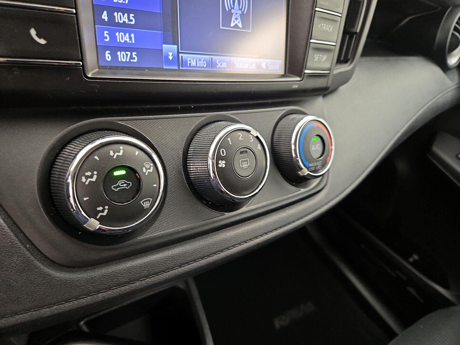 Thumbnail: 2016 Toyota RAV4 - 16