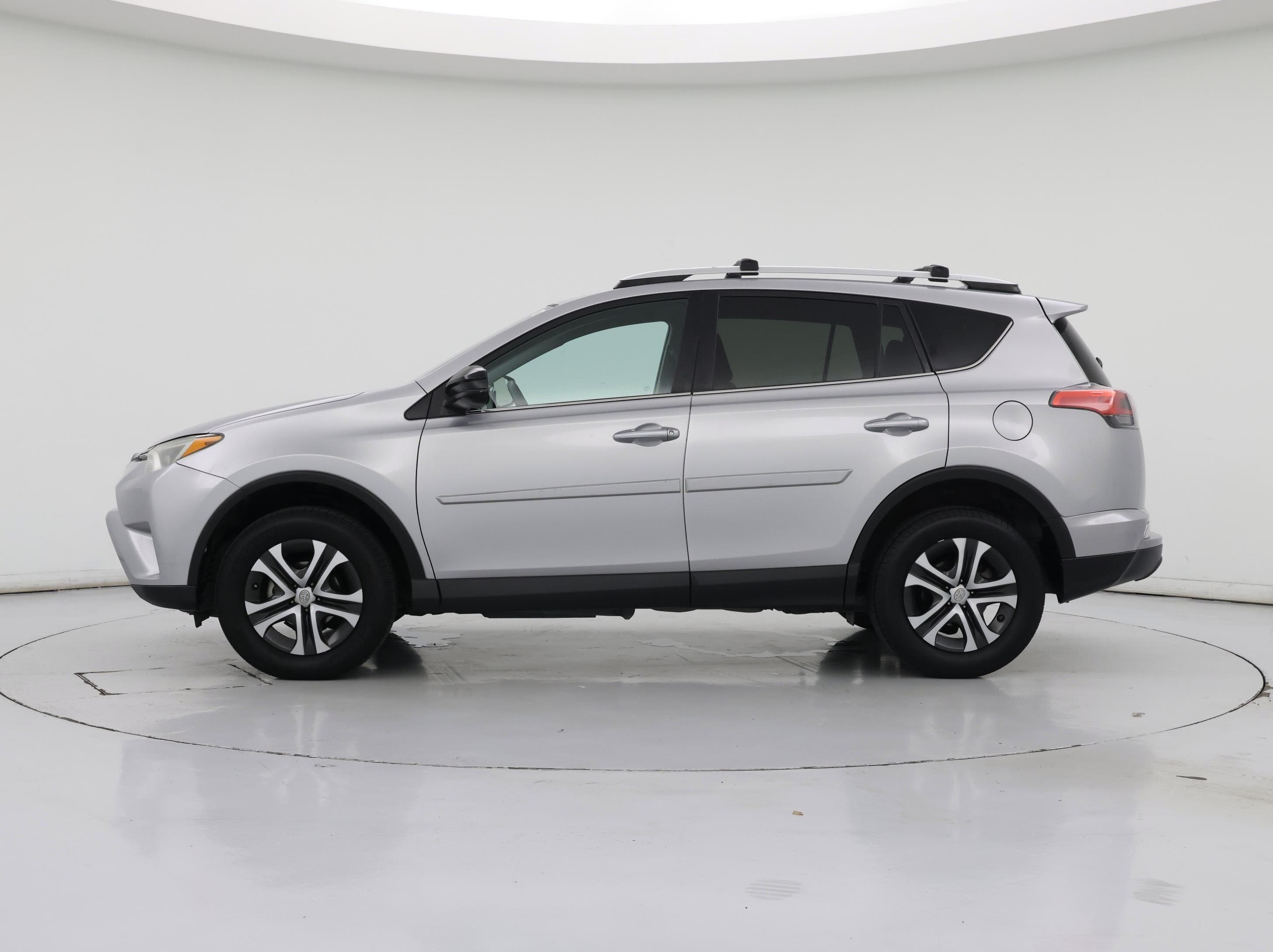 Thumbnail: 2016 Toyota RAV4 - 3