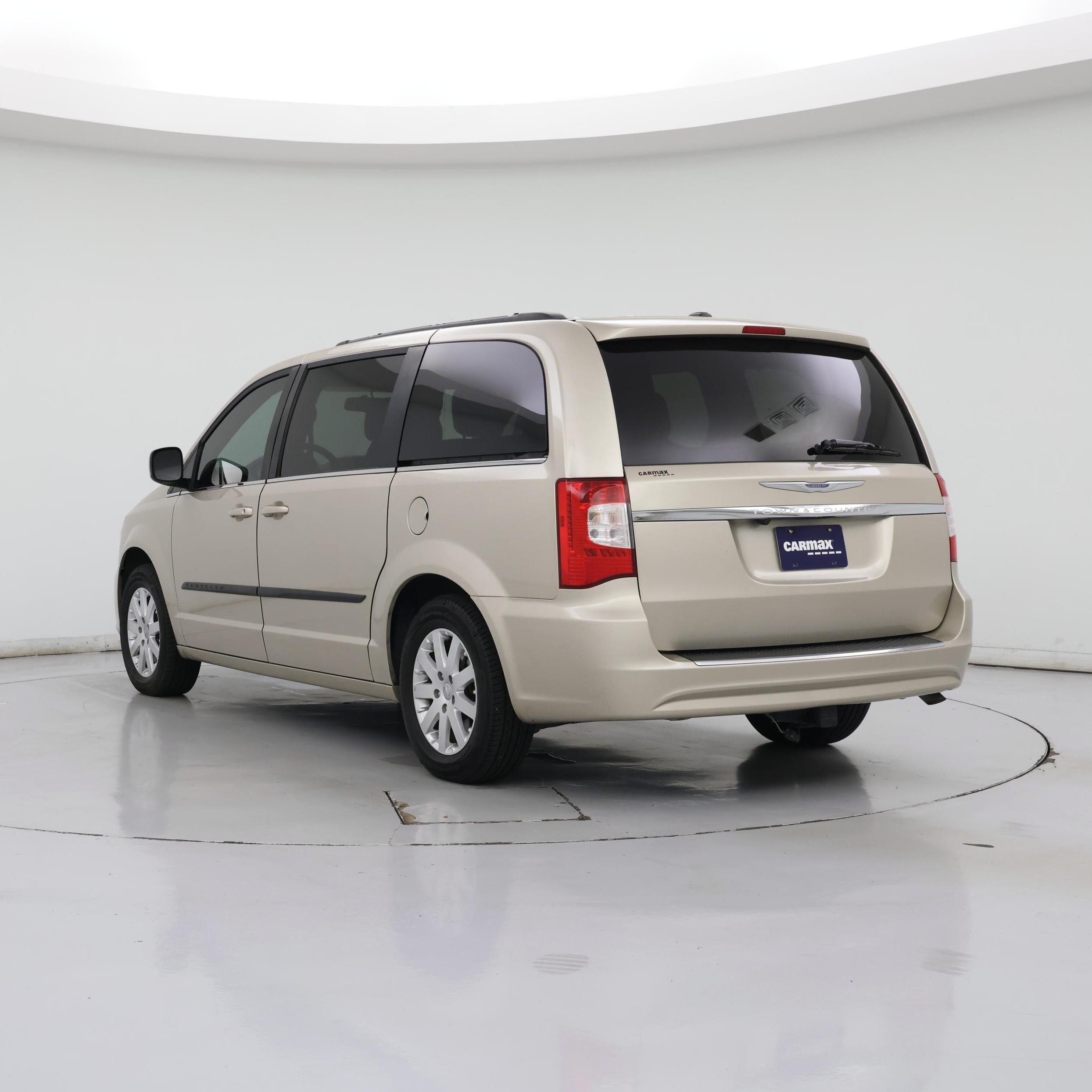 Thumbnail: 2014 Chrysler Town & Country - 2